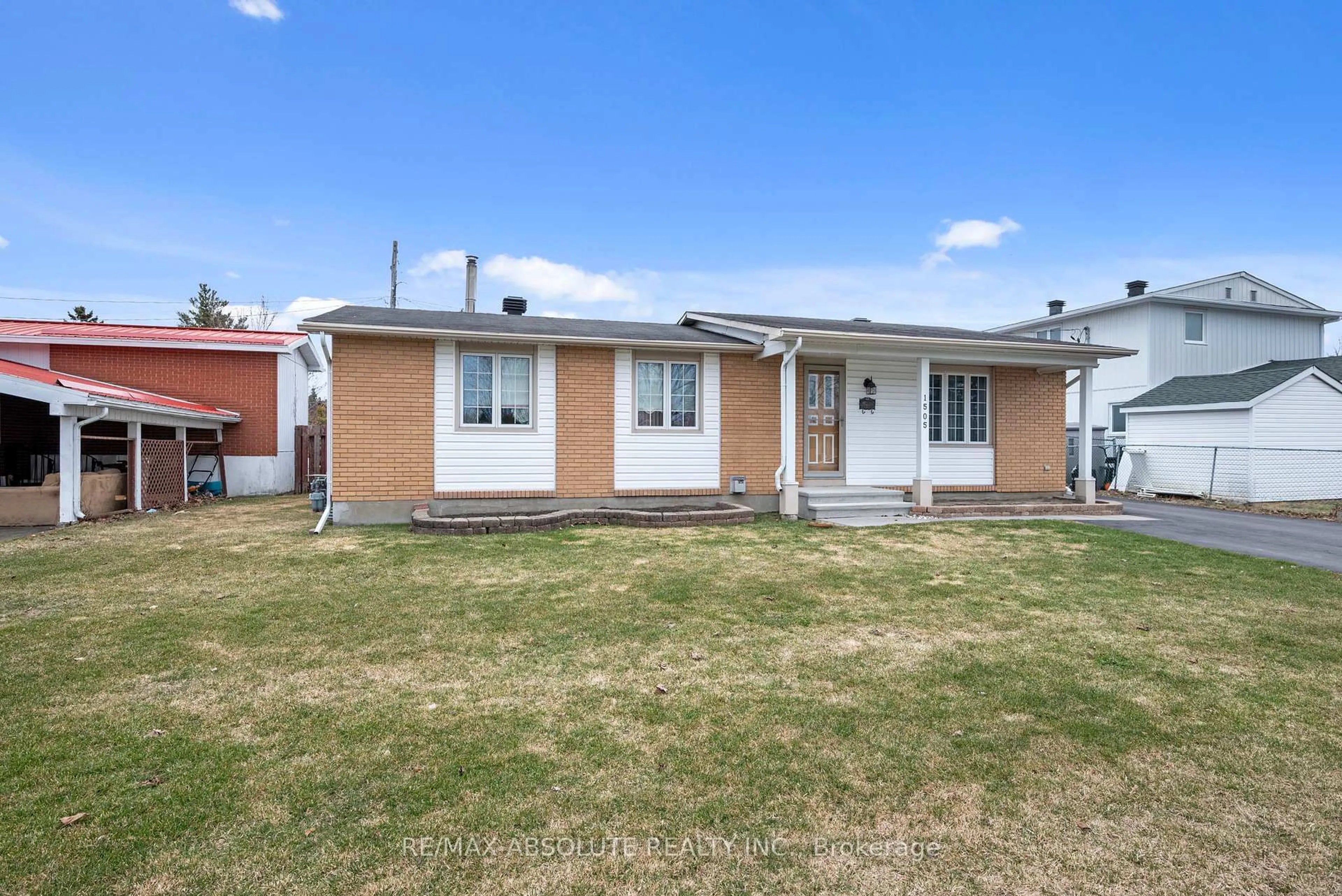 Home with vinyl exterior material, street for 1505 Tammy St, Orleans Ontario K1E 1N1