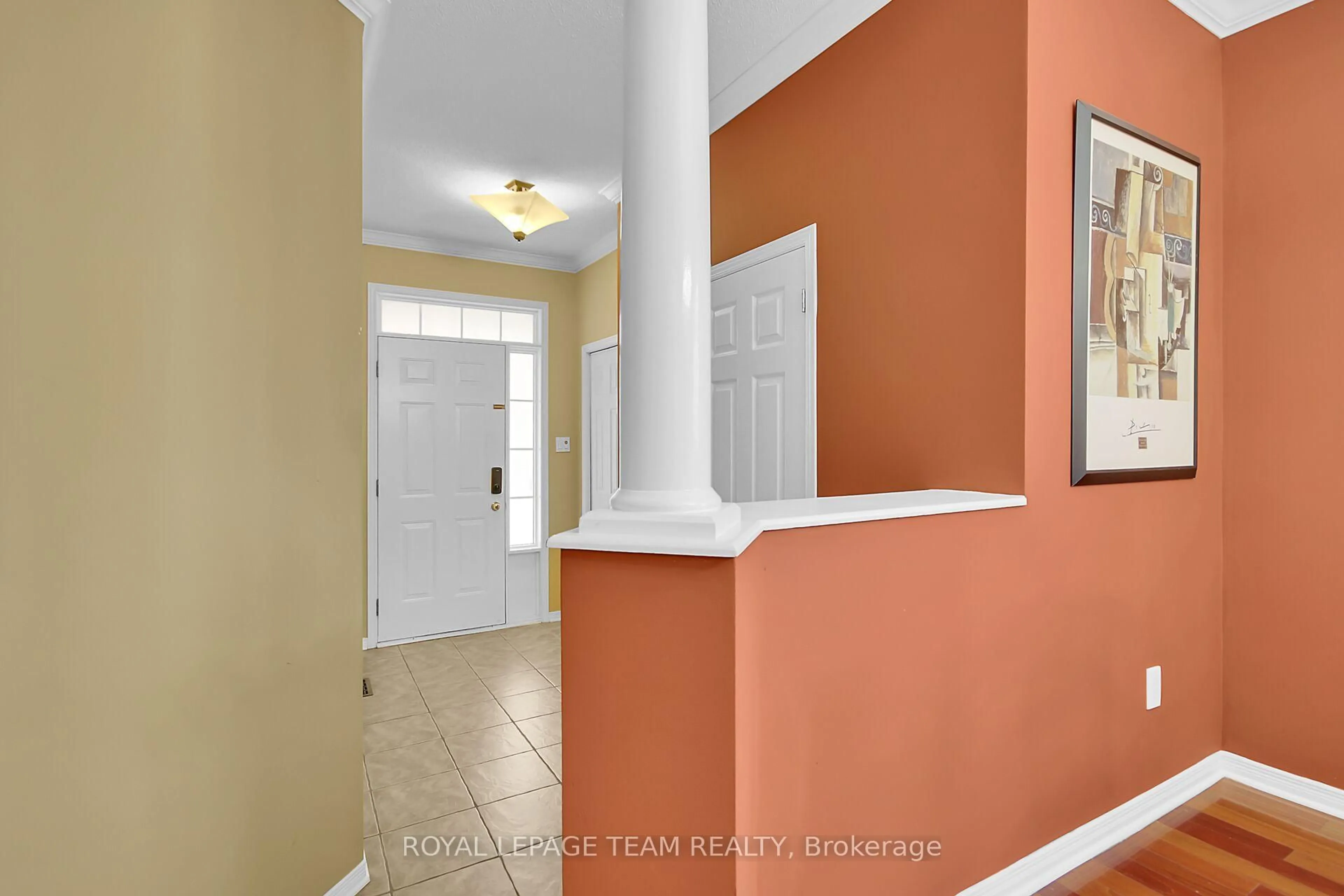 Indoor entryway for 2136 Bergamot Circ, Ottawa Ontario K4A 4R4