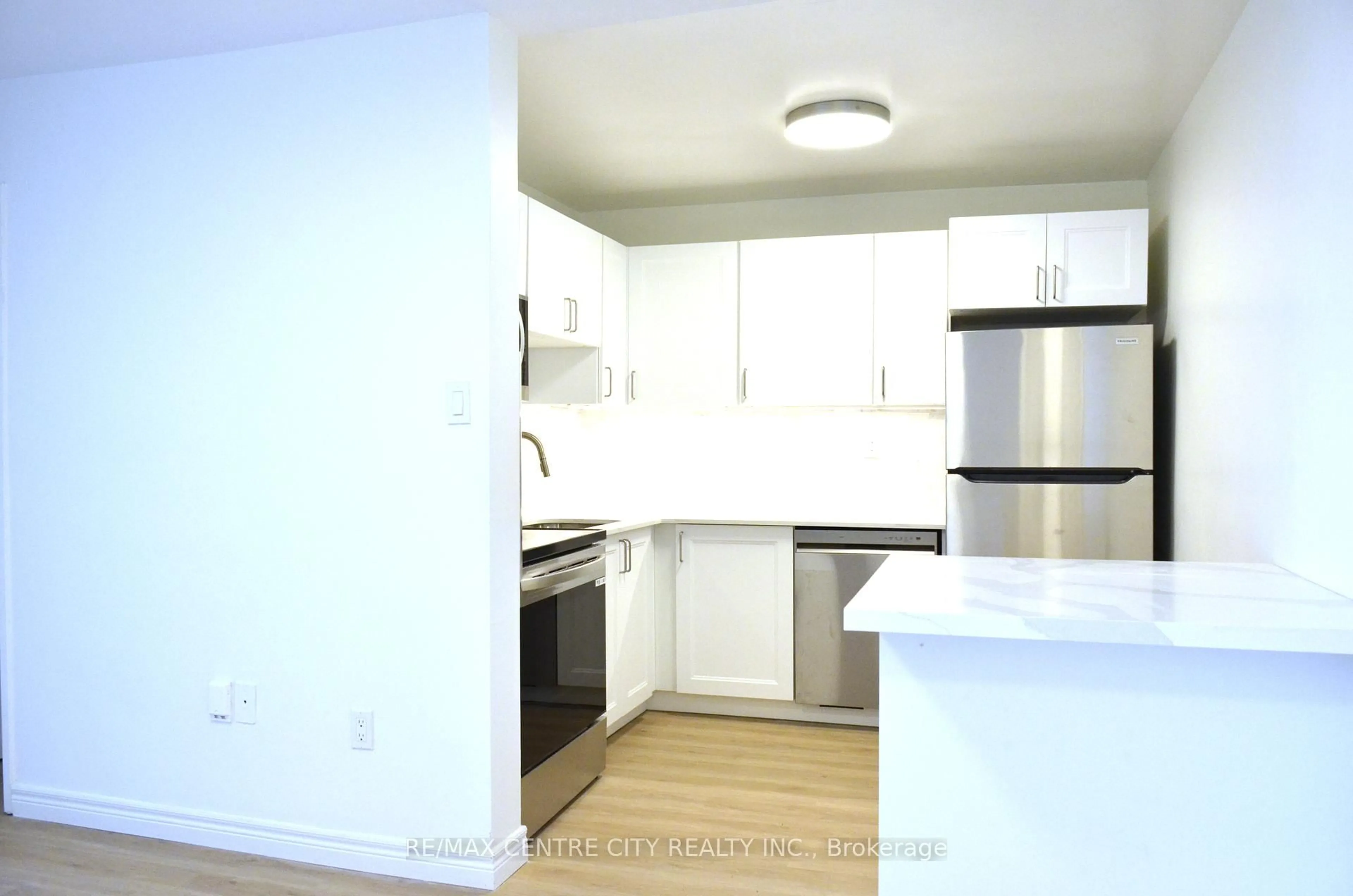 Standard kitchen, unknown for 573 Mornington Ave #512, London East Ontario N5Y 4T9