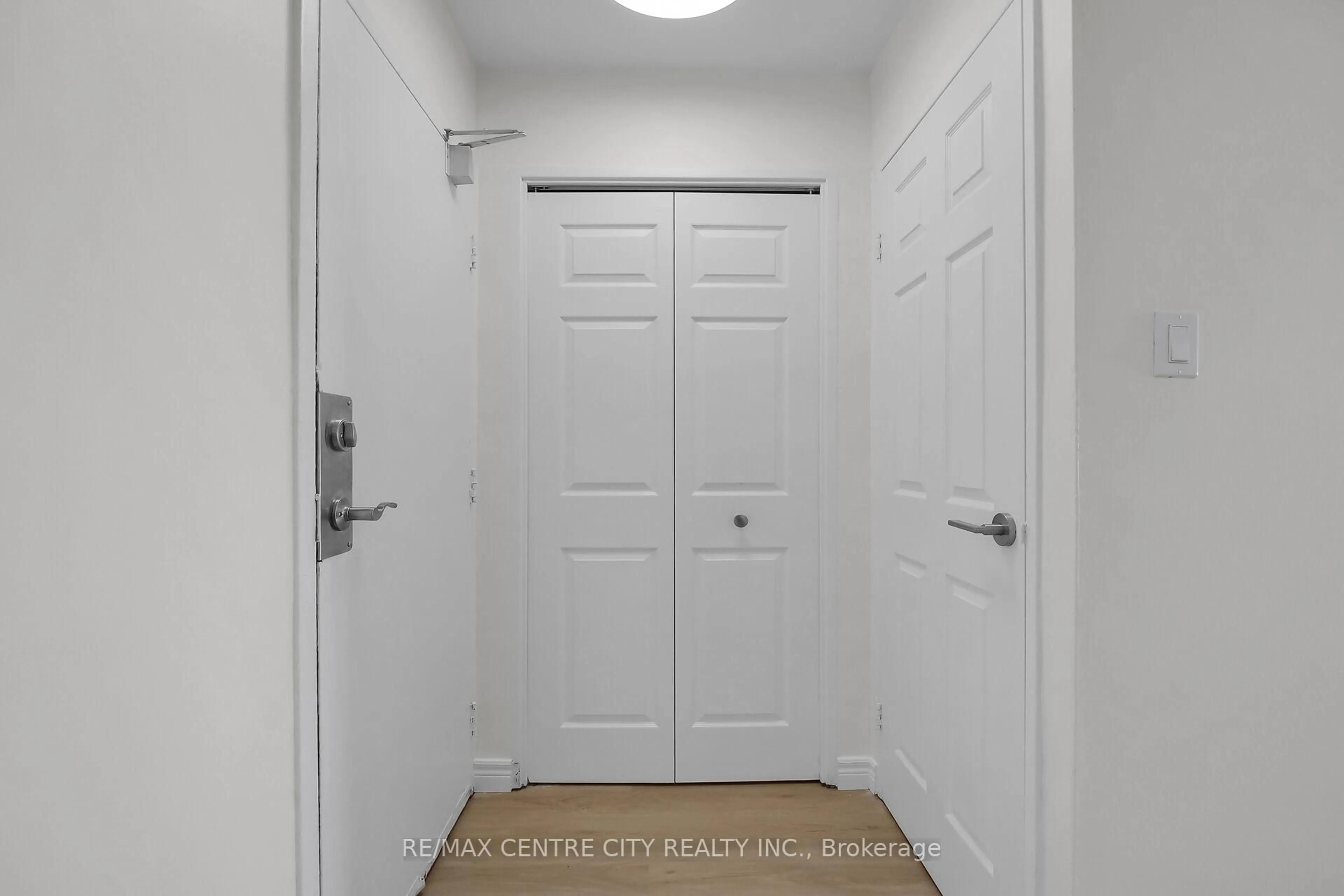Indoor entryway for 573 Mornington Ave #512, London East Ontario N5Y 4T9