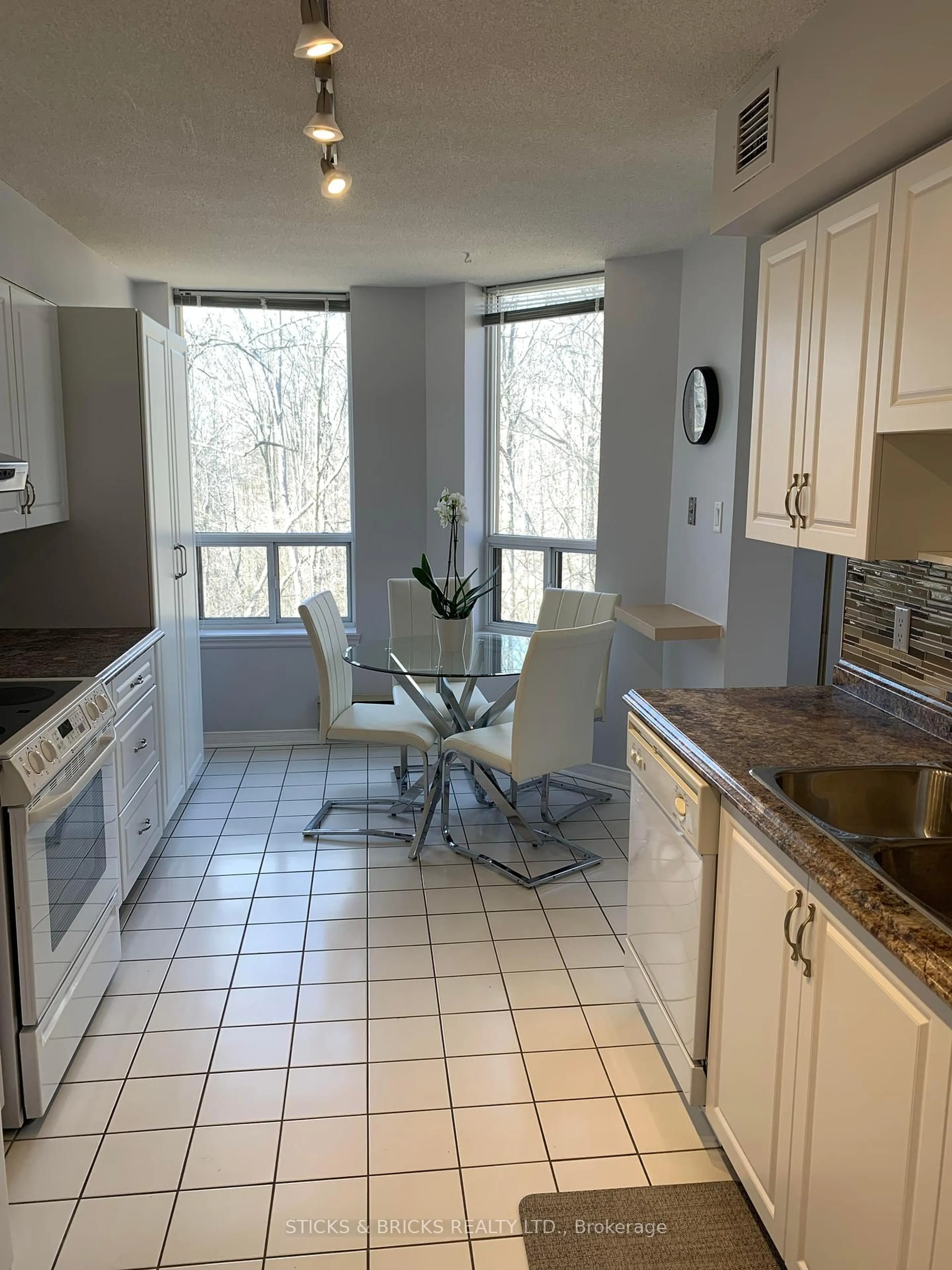 Unknown for 8111 Forest Glen Dr #301, Niagara Falls Ontario L2H 2Y7