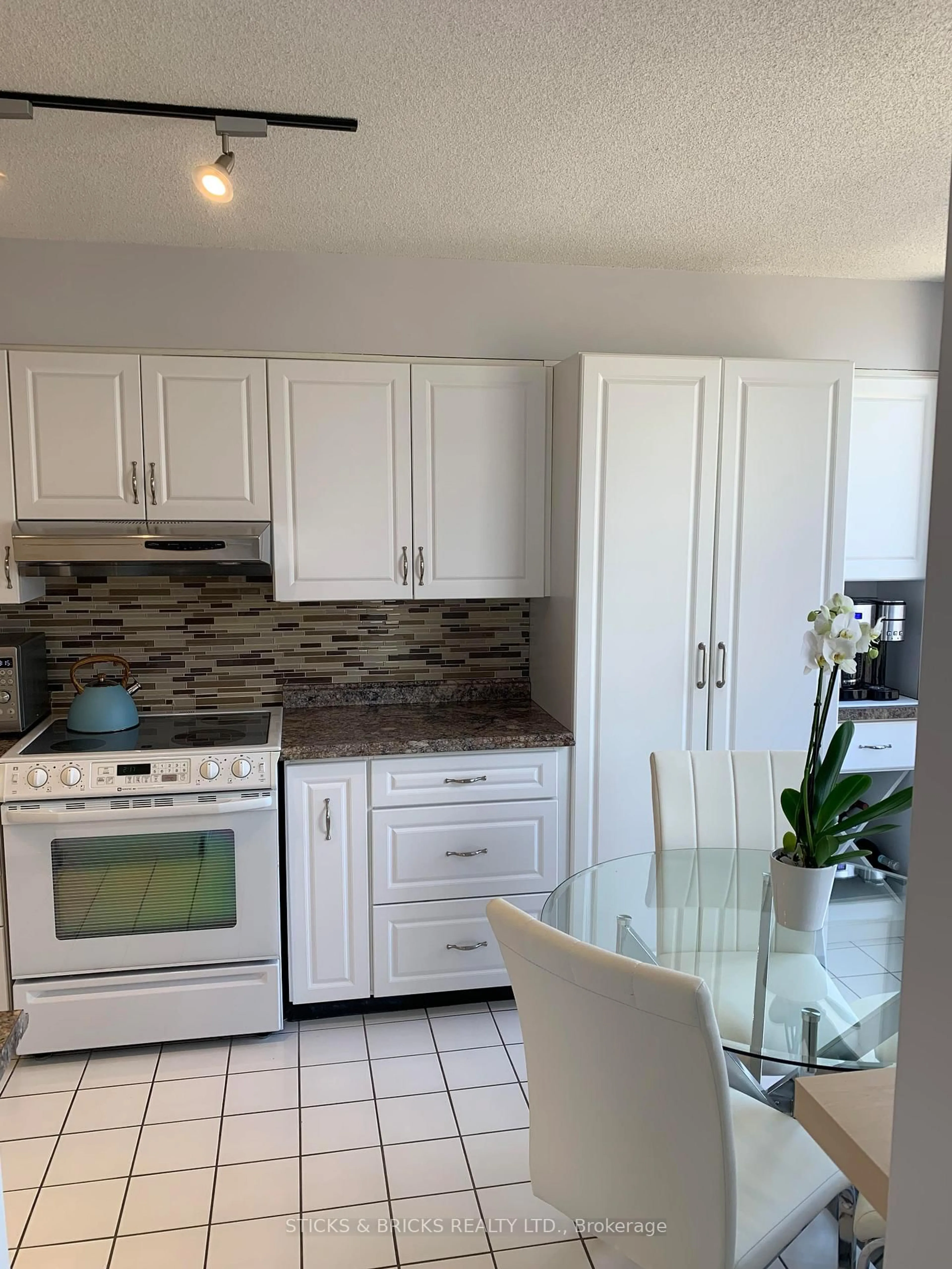 Unknown for 8111 Forest Glen Dr #301, Niagara Falls Ontario L2H 2Y7