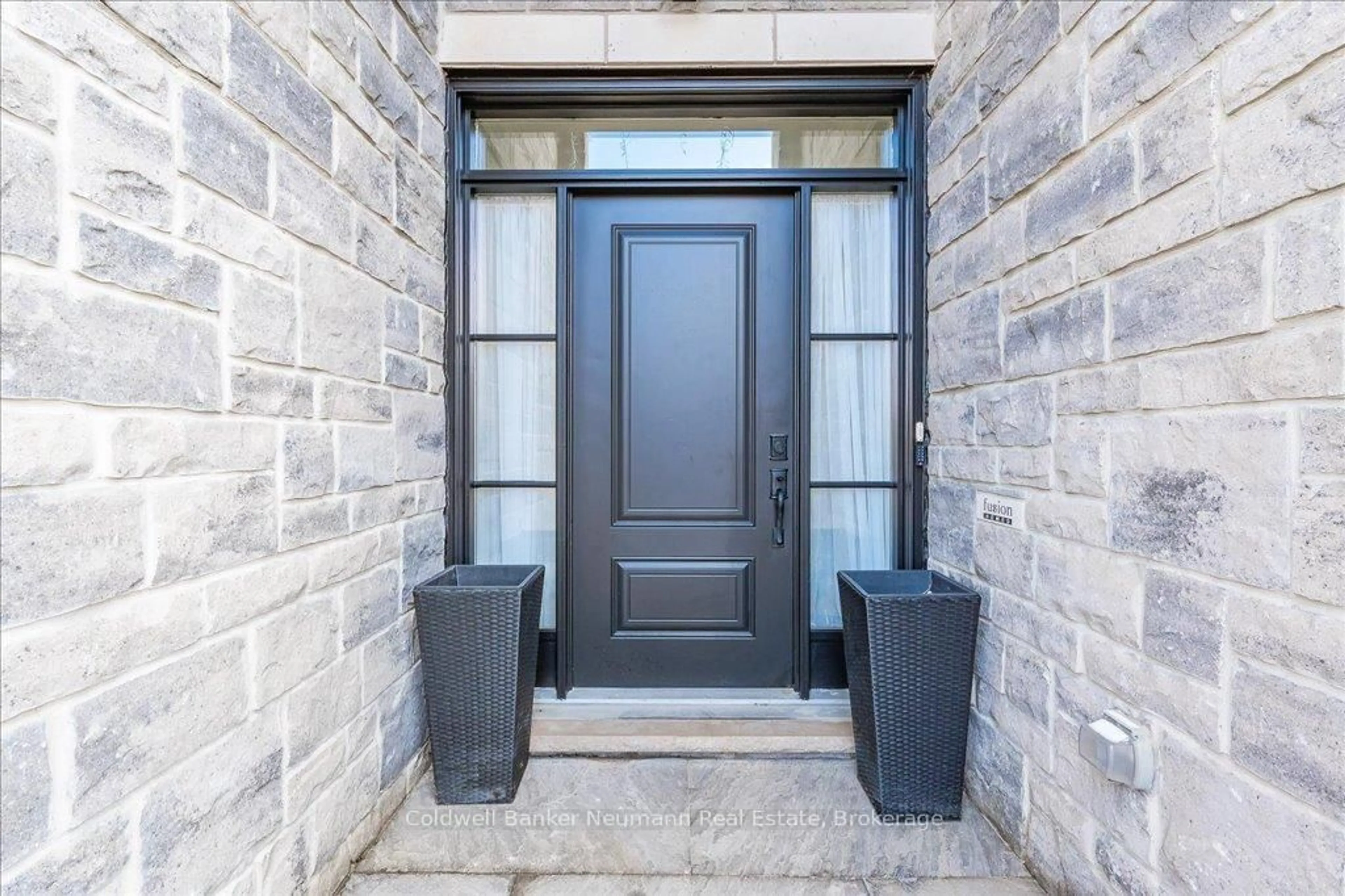 Indoor entryway for 91 McCann St, Guelph Ontario N1G 0A8