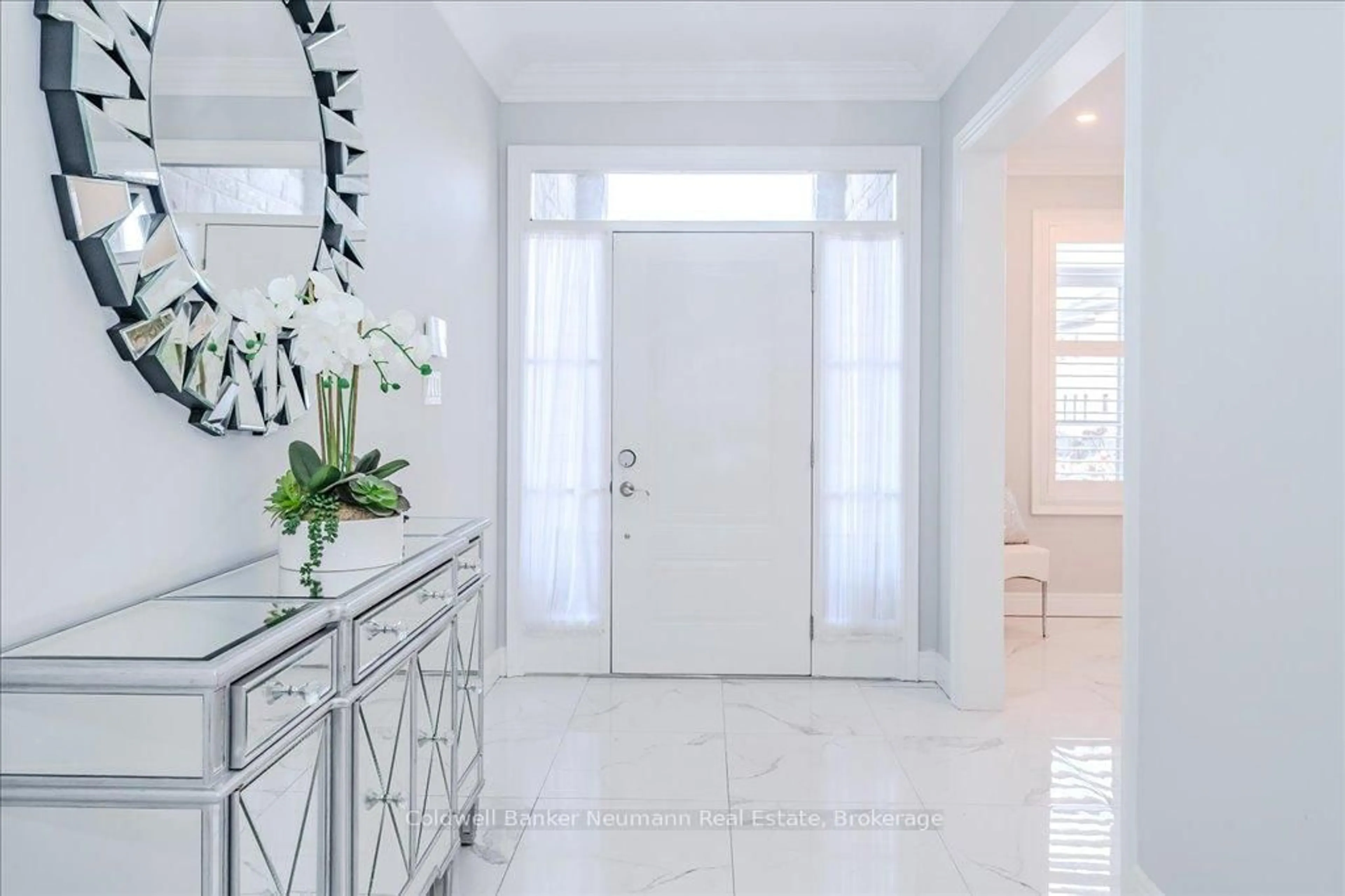 Indoor entryway for 91 McCann St, Guelph Ontario N1G 0A8