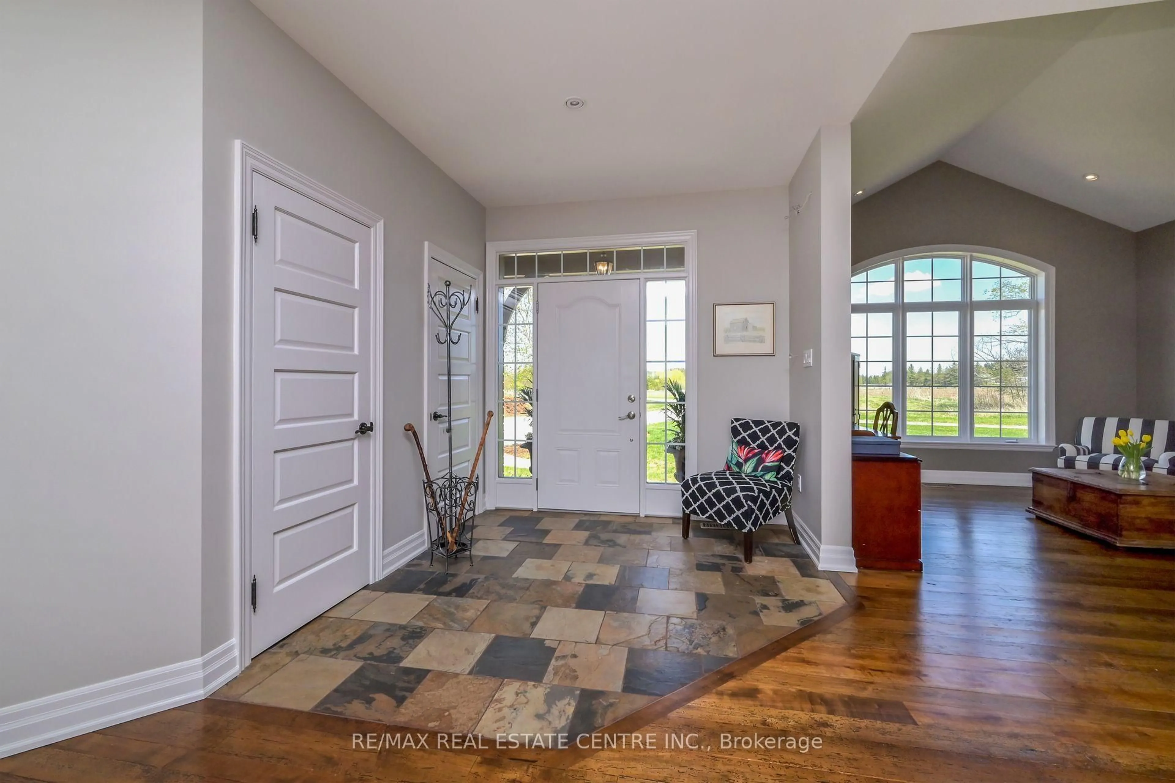 Indoor entryway for 293138 8th Line, Amaranth Ontario L9W 0T6