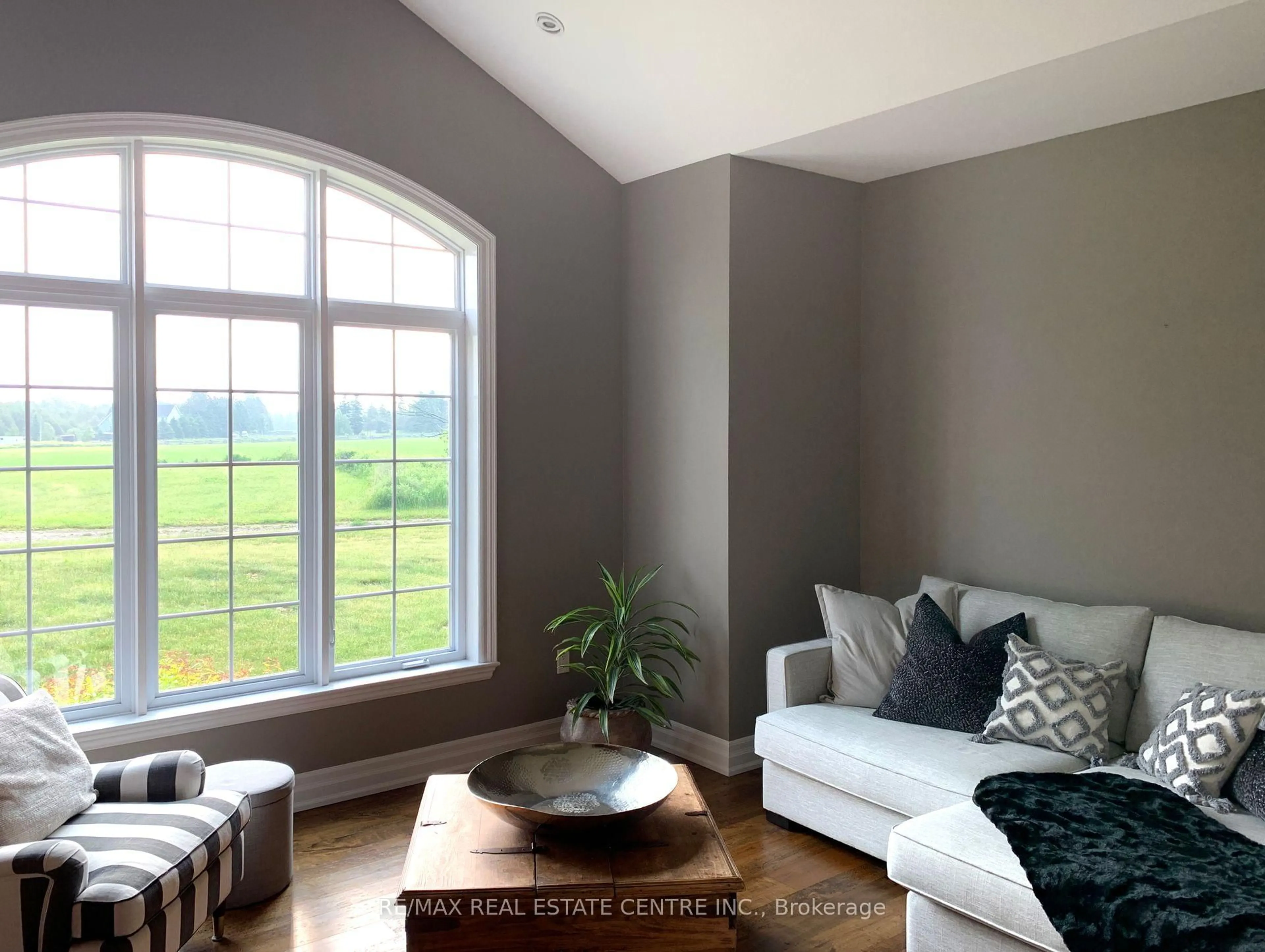 Living room with furniture, unknown for 293138 8th Line, Amaranth Ontario L9W 0T6