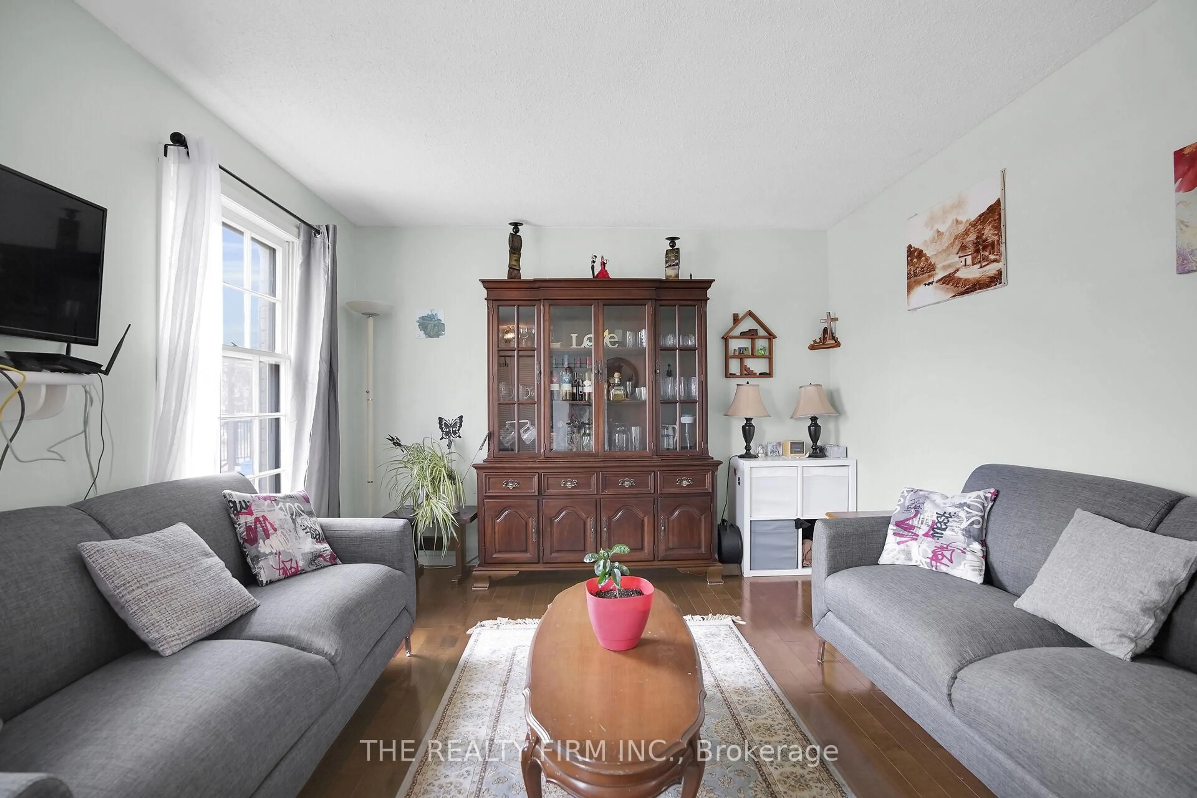 Living room with furniture, unknown for 88 Metcalfe Cres, London South Ontario N6E 1H9