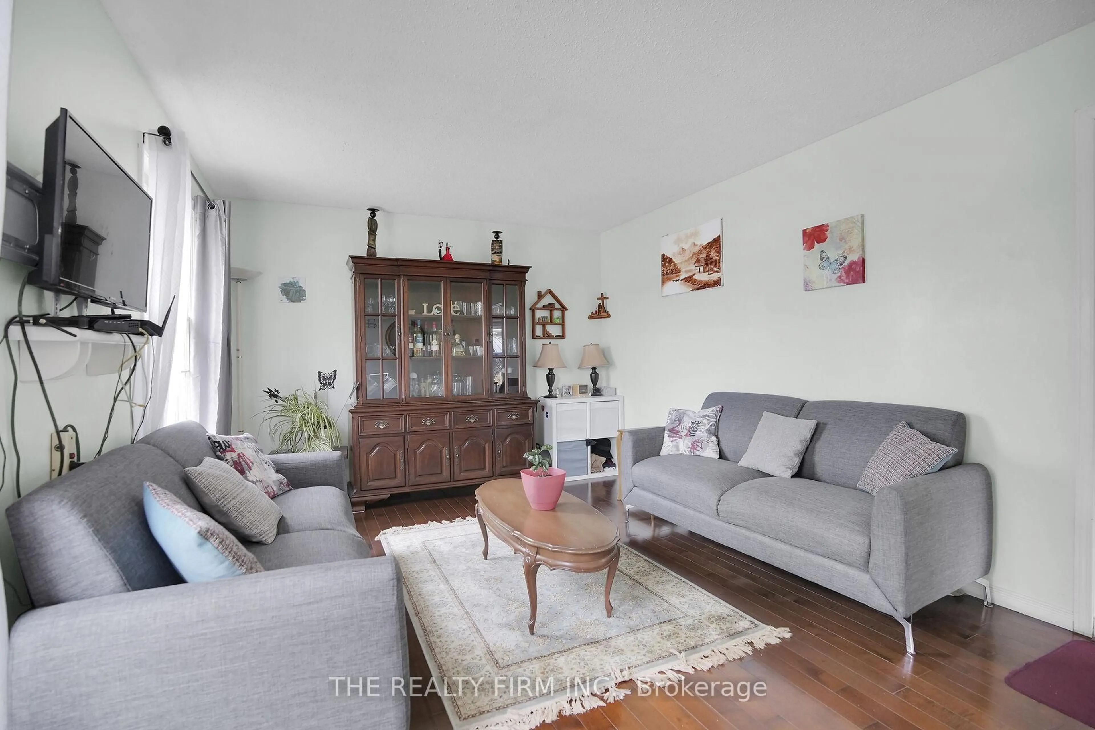 Living room with furniture, wood/laminate floor for 88 Metcalfe Cres, London South Ontario N6E 1H9