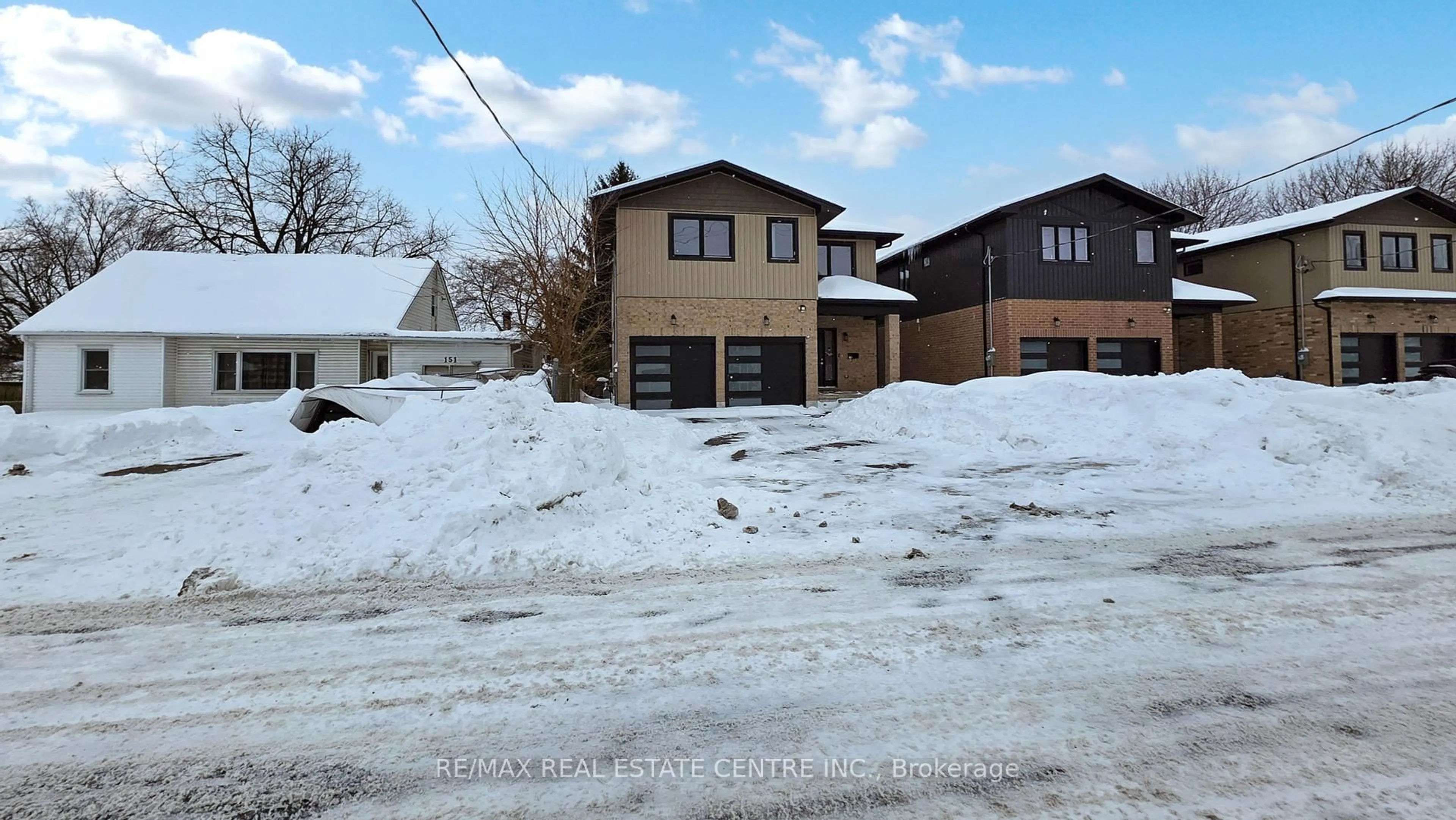 A pic from outside/outdoor area/front of a property/back of a property/a pic from drone, street for 149 Ballantyne Ave, Cambridge Ontario N1R 2T3