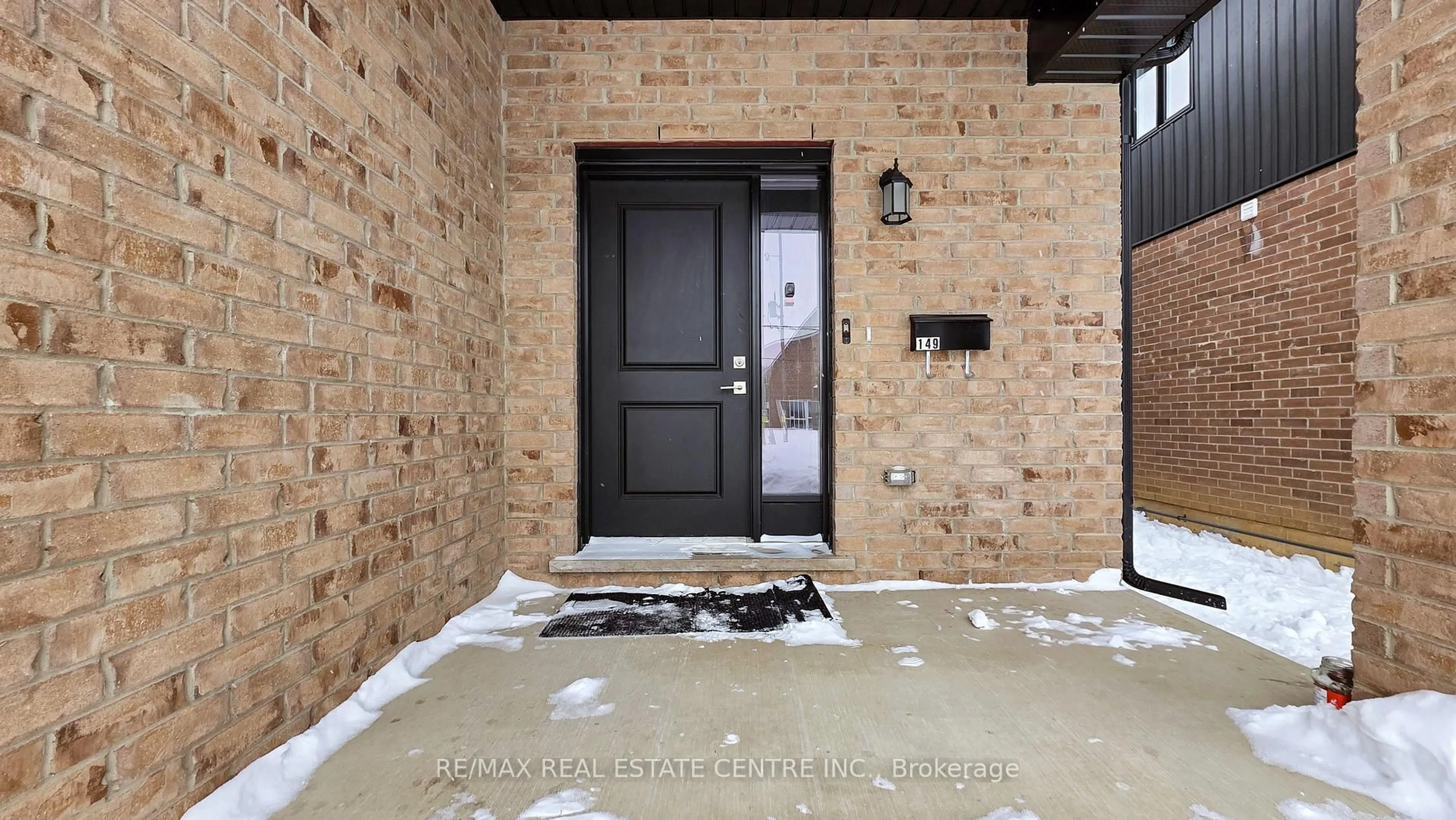 Indoor entryway for 149 Ballantyne Ave, Cambridge Ontario N1R 2T3