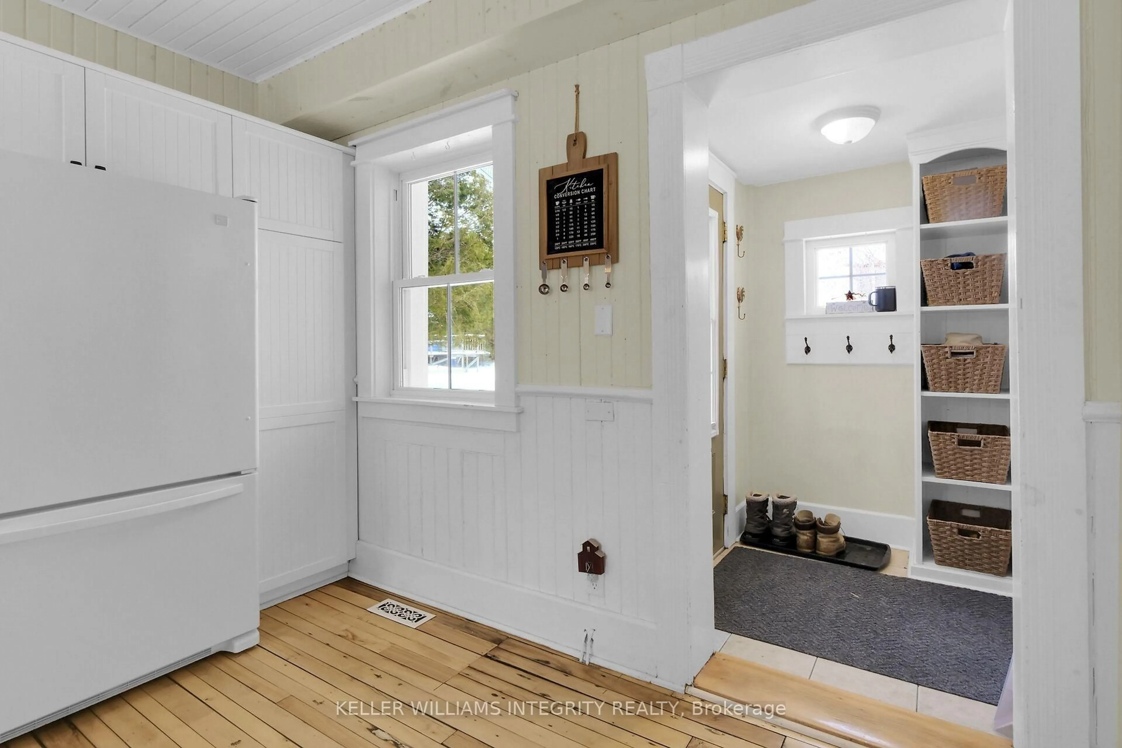 Indoor entryway for 1430 Pleasant Corner Rd, Champlain Ontario K0B 1R0