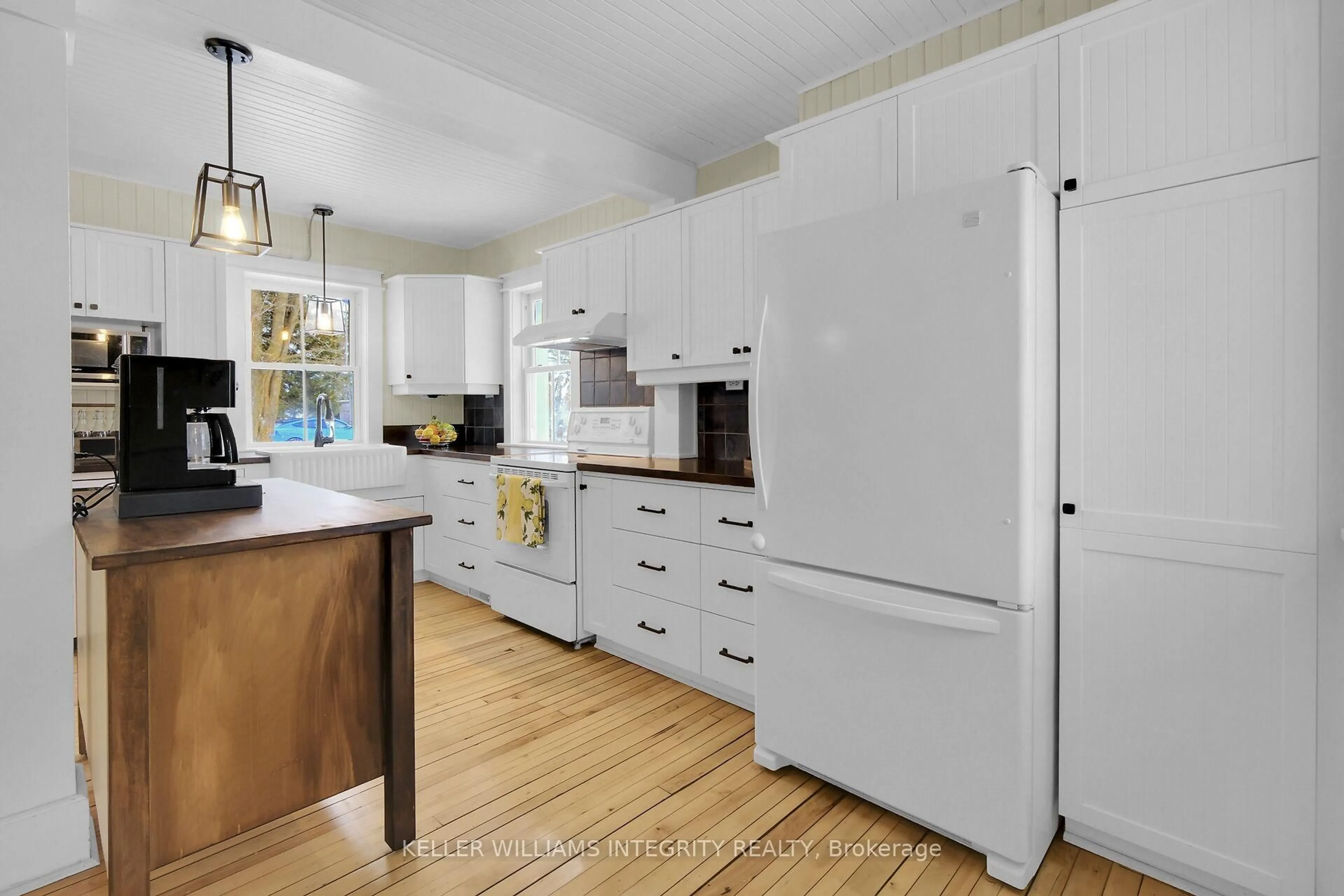 Kitchen with laundary machines, unknown for 1430 Pleasant Corner Rd, Champlain Ontario K0B 1R0