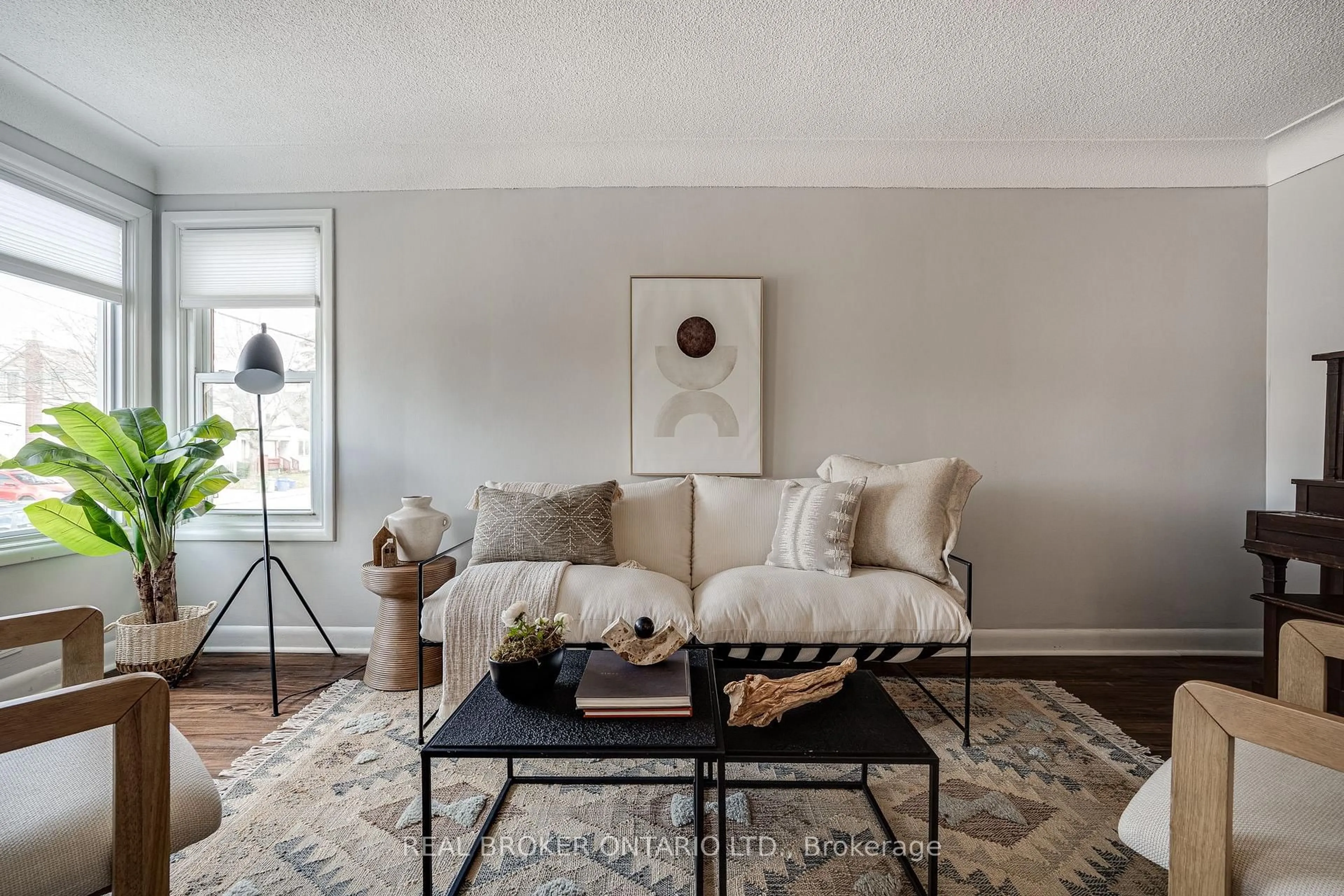 Living room with furniture, unknown for 77 East 24th St, Hamilton Ontario L8V 2X9