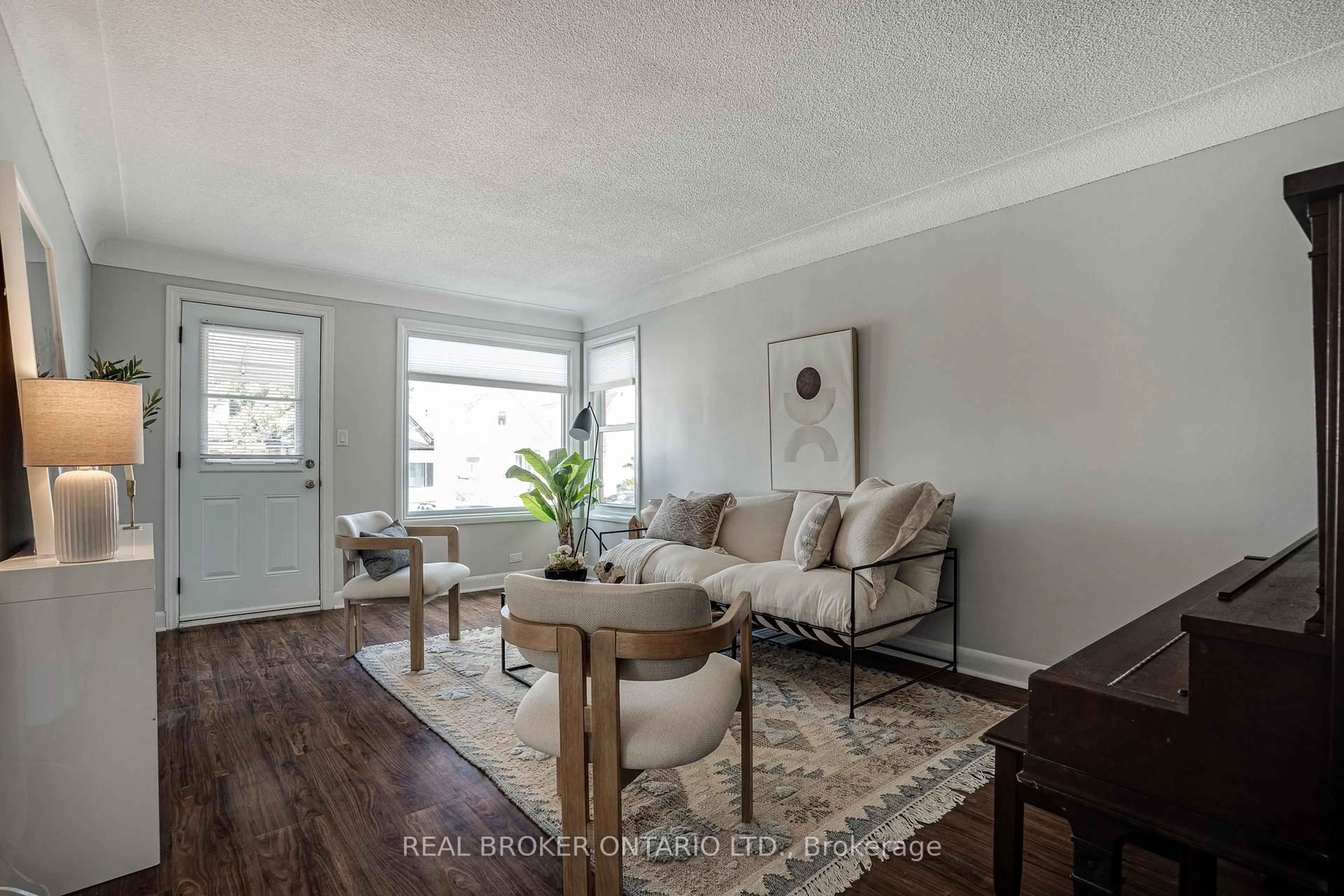 Living room with furniture, wood/laminate floor for 77 East 24th St, Hamilton Ontario L8V 2X9