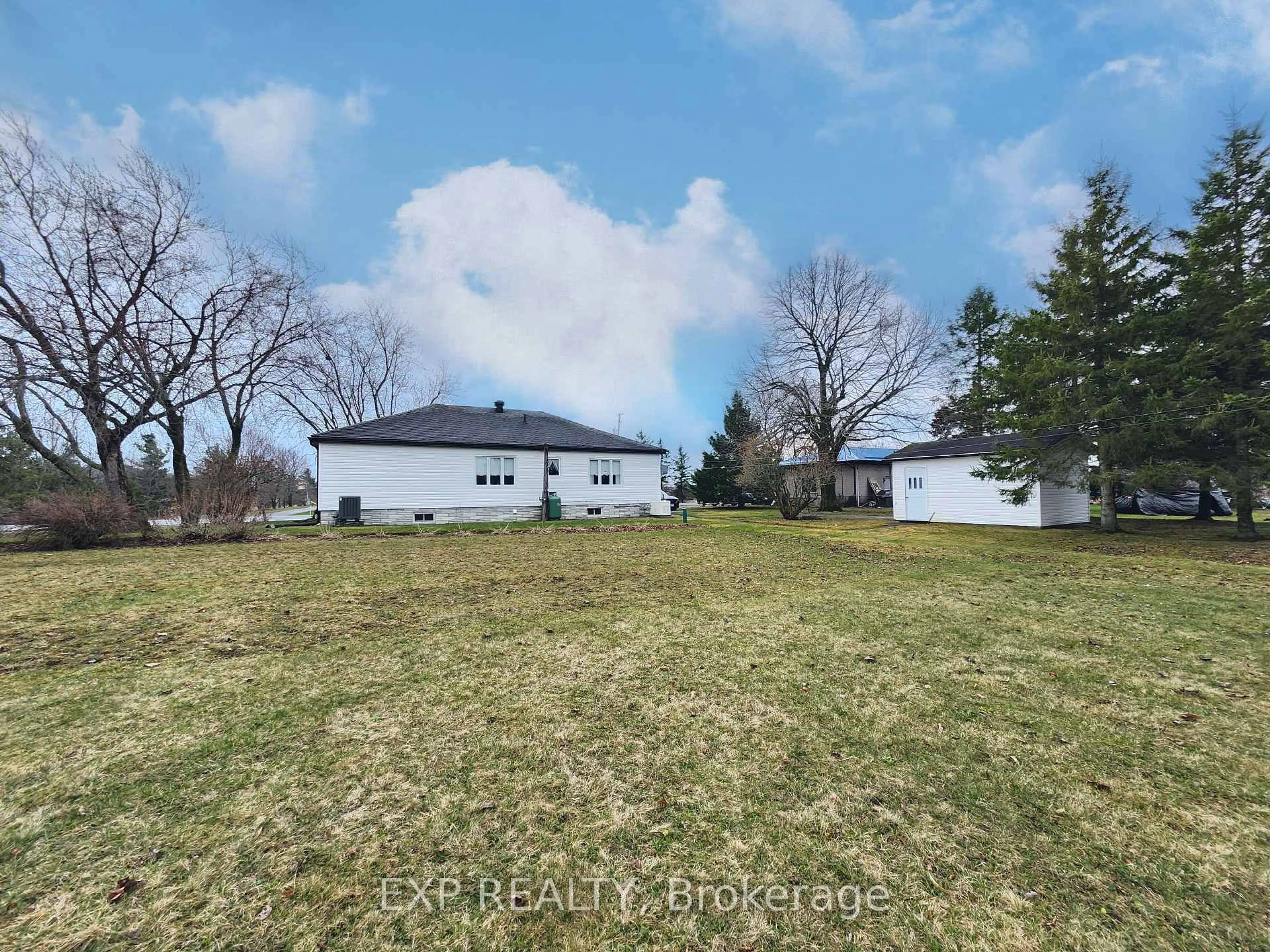 A pic from outside/outdoor area/front of a property/back of a property/a pic from drone, unknown for 12513 County Rd 18 Rd, South Dundas Ontario K0C 2H0