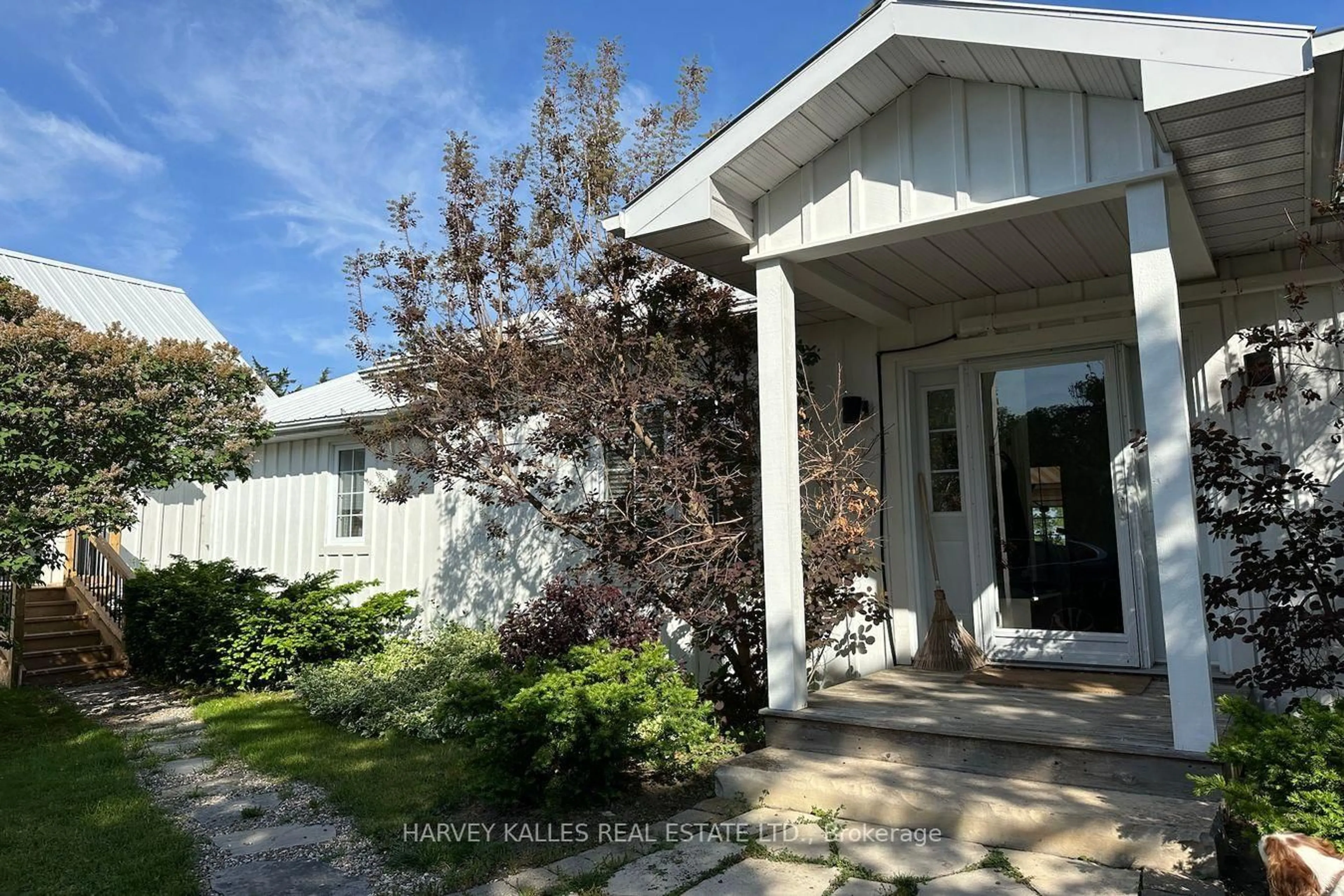 Indoor foyer for 2992 County Rd 7 Rd, Prince Edward County Ontario K0K 2T0