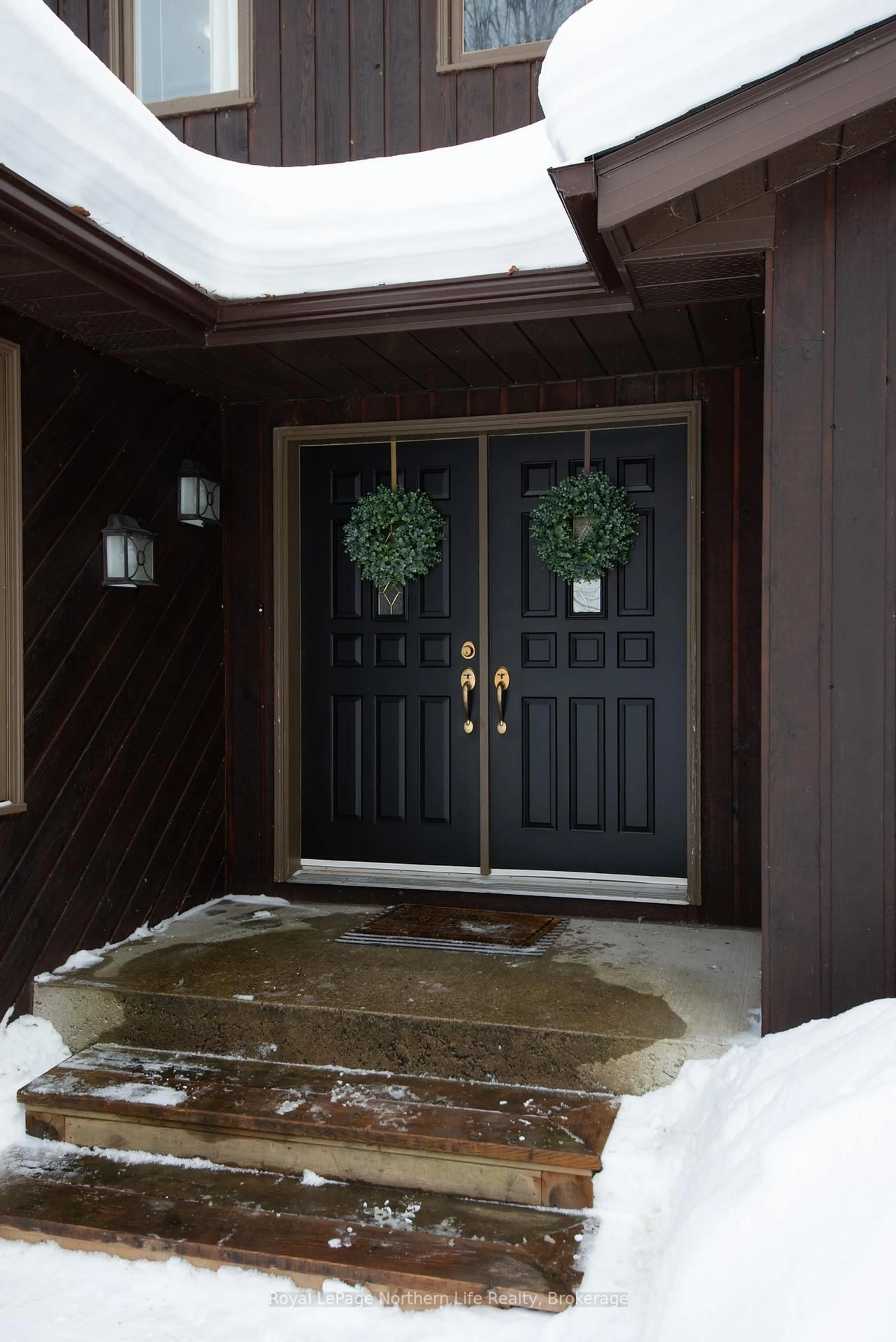 Indoor entryway for 272 Waukegan Rd, East Ferris Ontario P0H 1K0