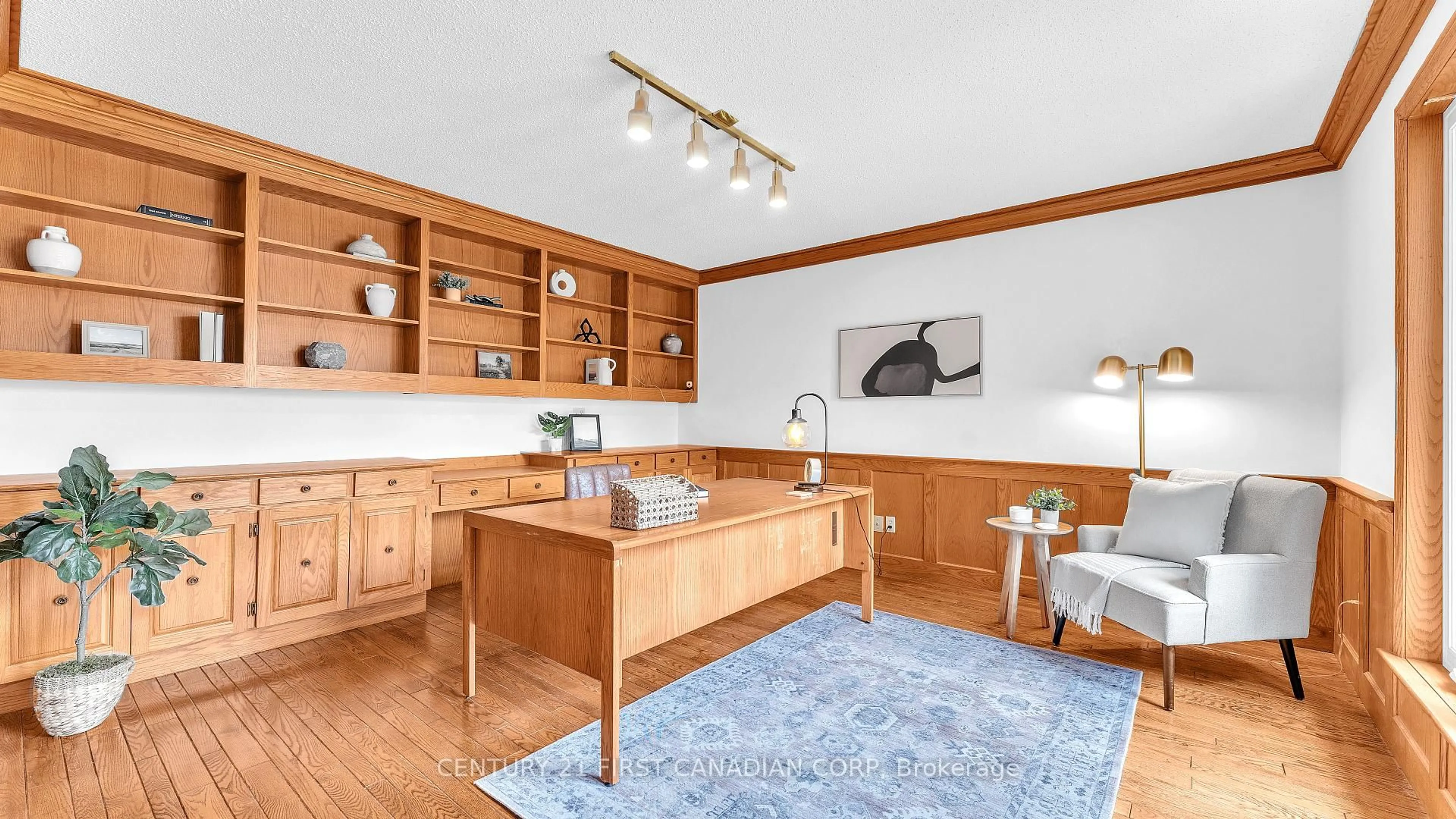 Unknown for 7 Ravenglass Cres, London North Ontario N6G 4K1