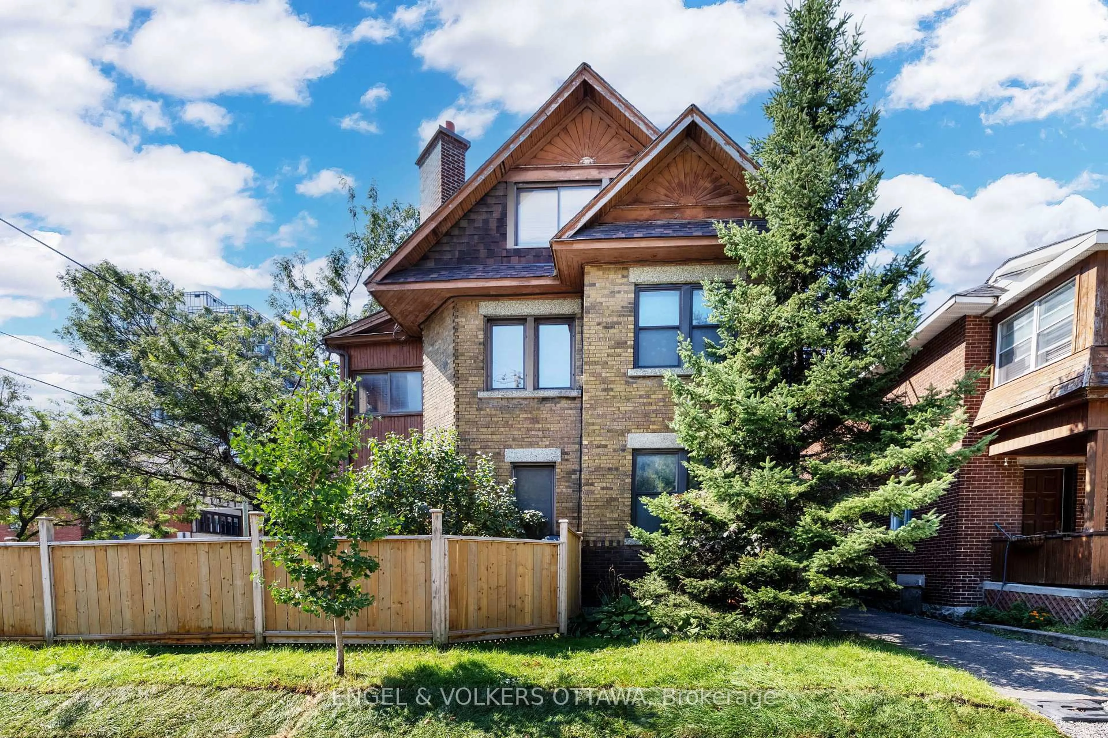 Home with brick exterior material, street for 215 Argyle Ave, Ottawa Ontario K2P 1B8