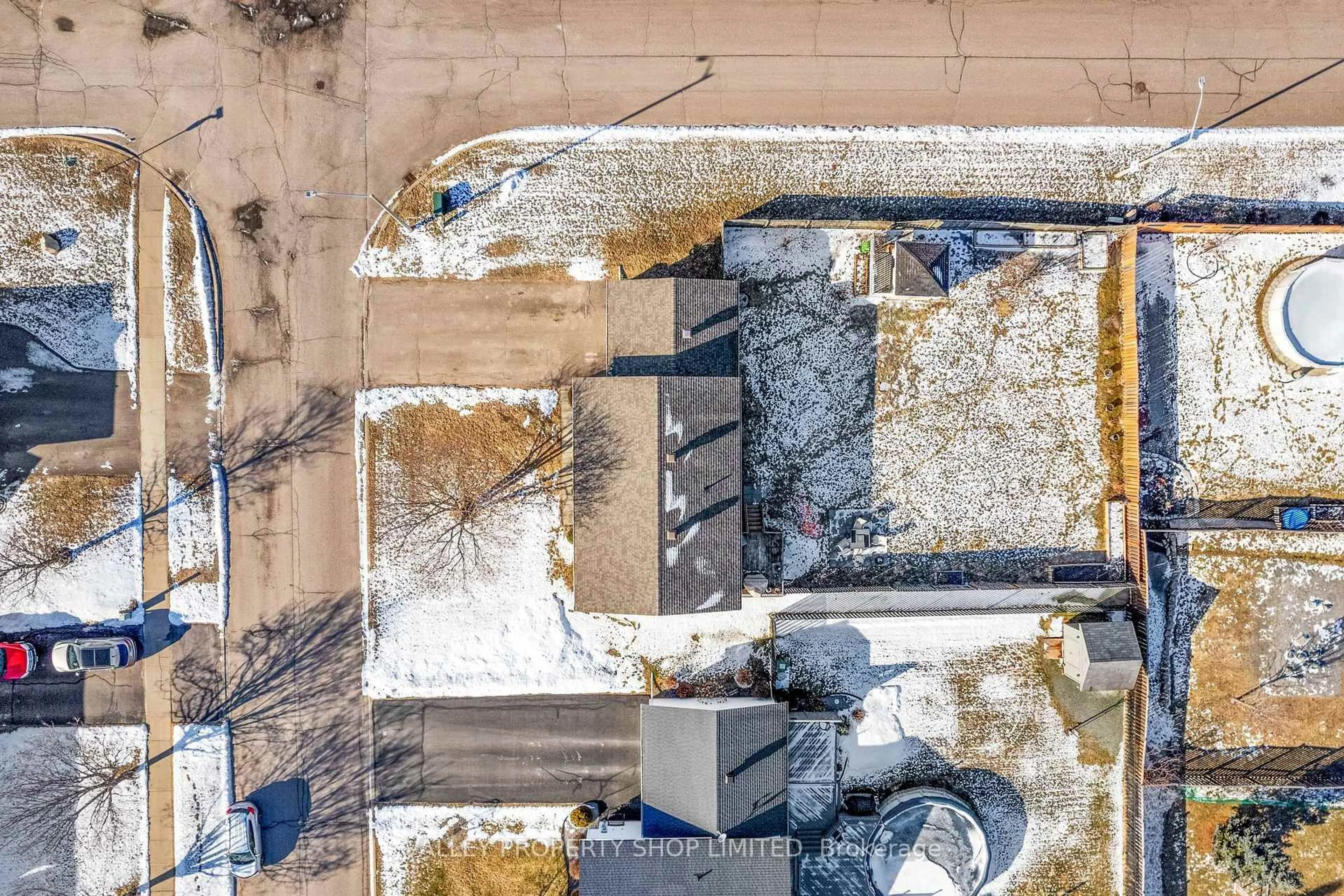 A pic from outside/outdoor area/front of a property/back of a property/a pic from drone, street for 612 Moss Dr, Pembroke Ontario K8A 3Y9