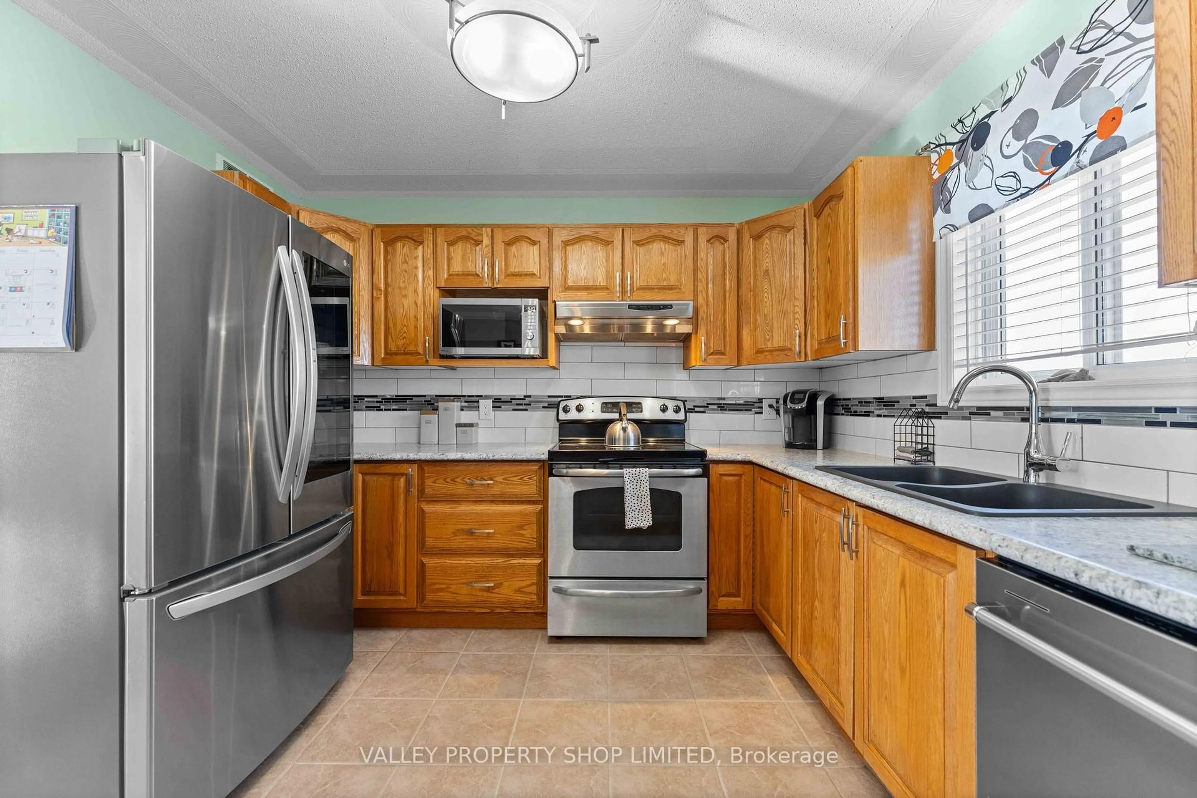 Standard kitchen, ceramic/tile floor for 612 Moss Dr, Pembroke Ontario K8A 3Y9