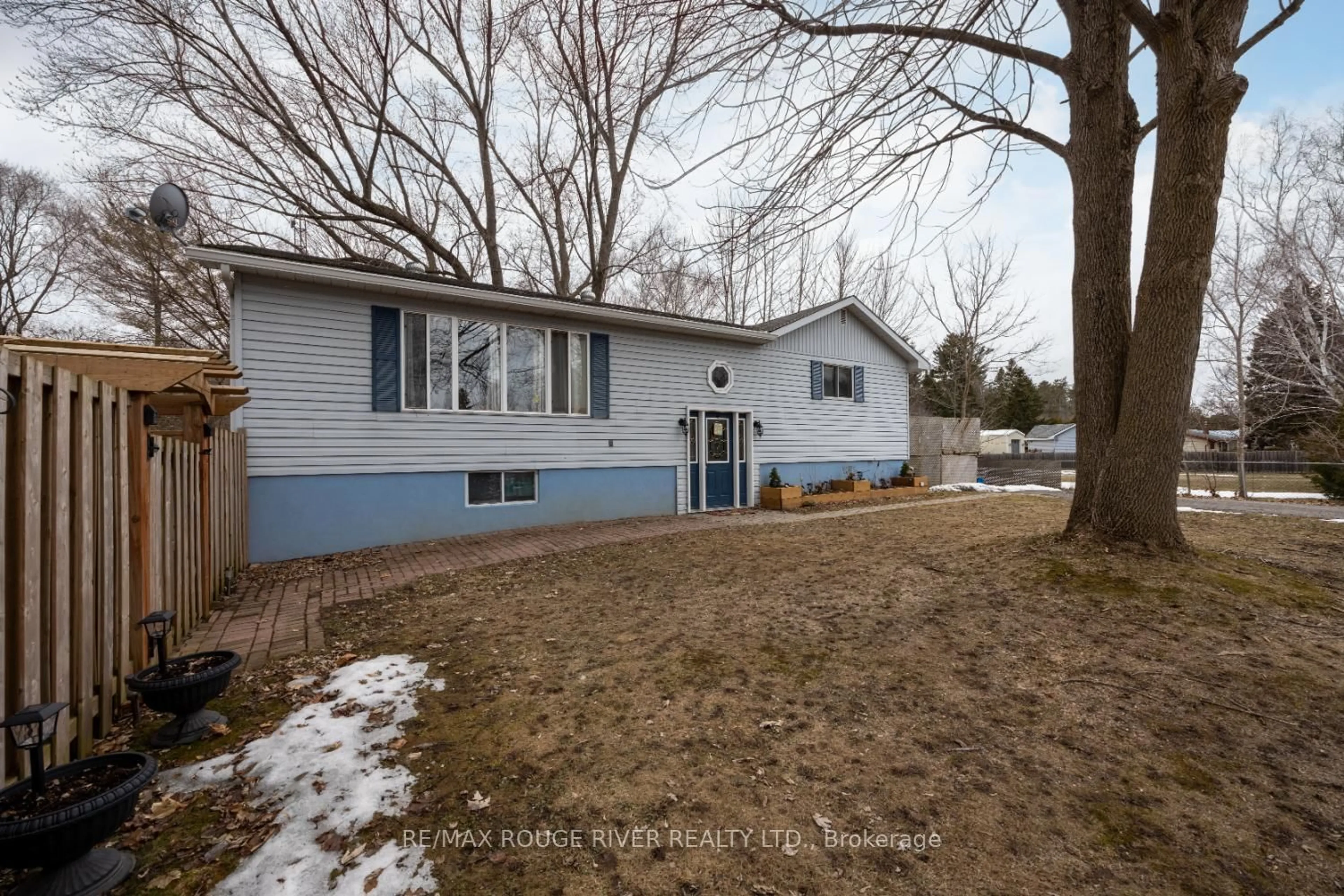 Home with vinyl exterior material, street for 7 Woods Ave, Kawartha Lakes Ontario K0L 2W0