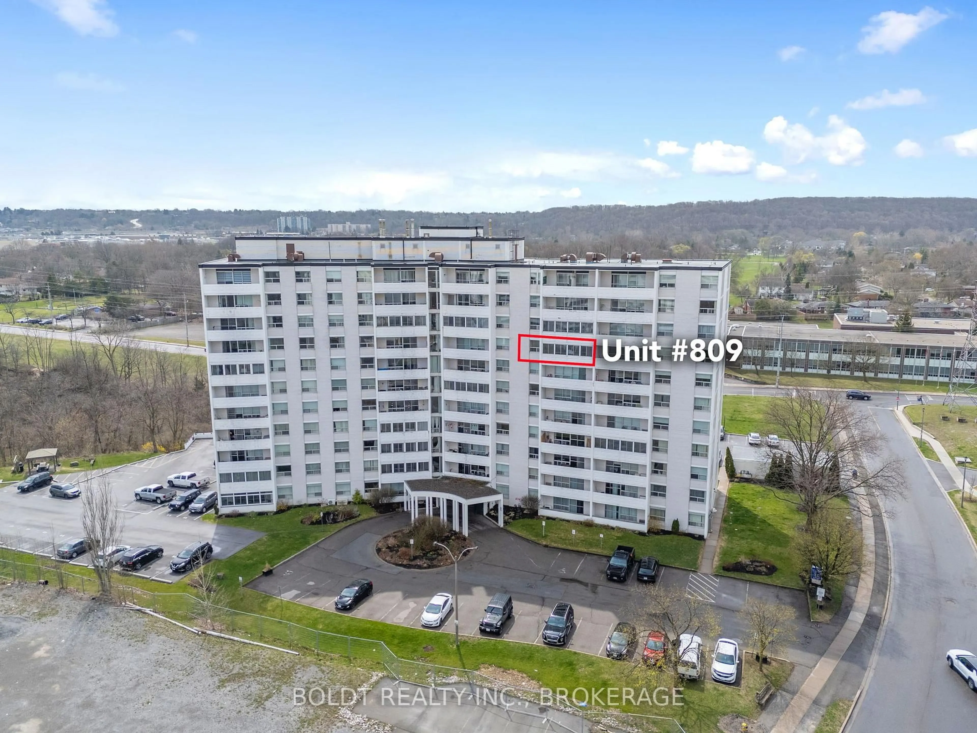 A pic from outside/outdoor area/front of a property/back of a property/a pic from drone, building for 35 Towering Heights Blvd #809, St. Catharines Ontario L2T 3G8
