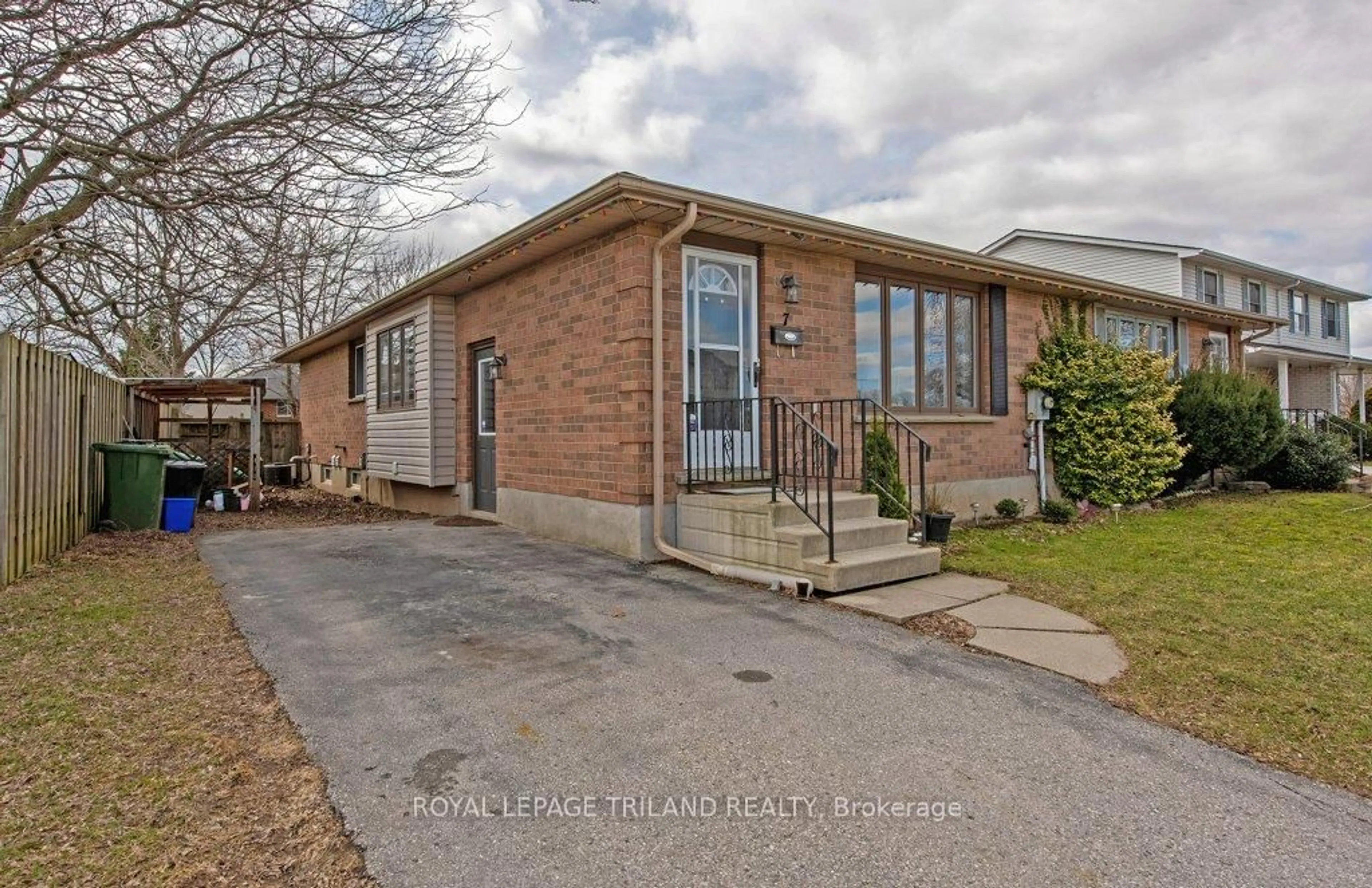 Home with brick exterior material, street for 7 GOLDING Pl, St. Thomas Ontario N5R 6B6