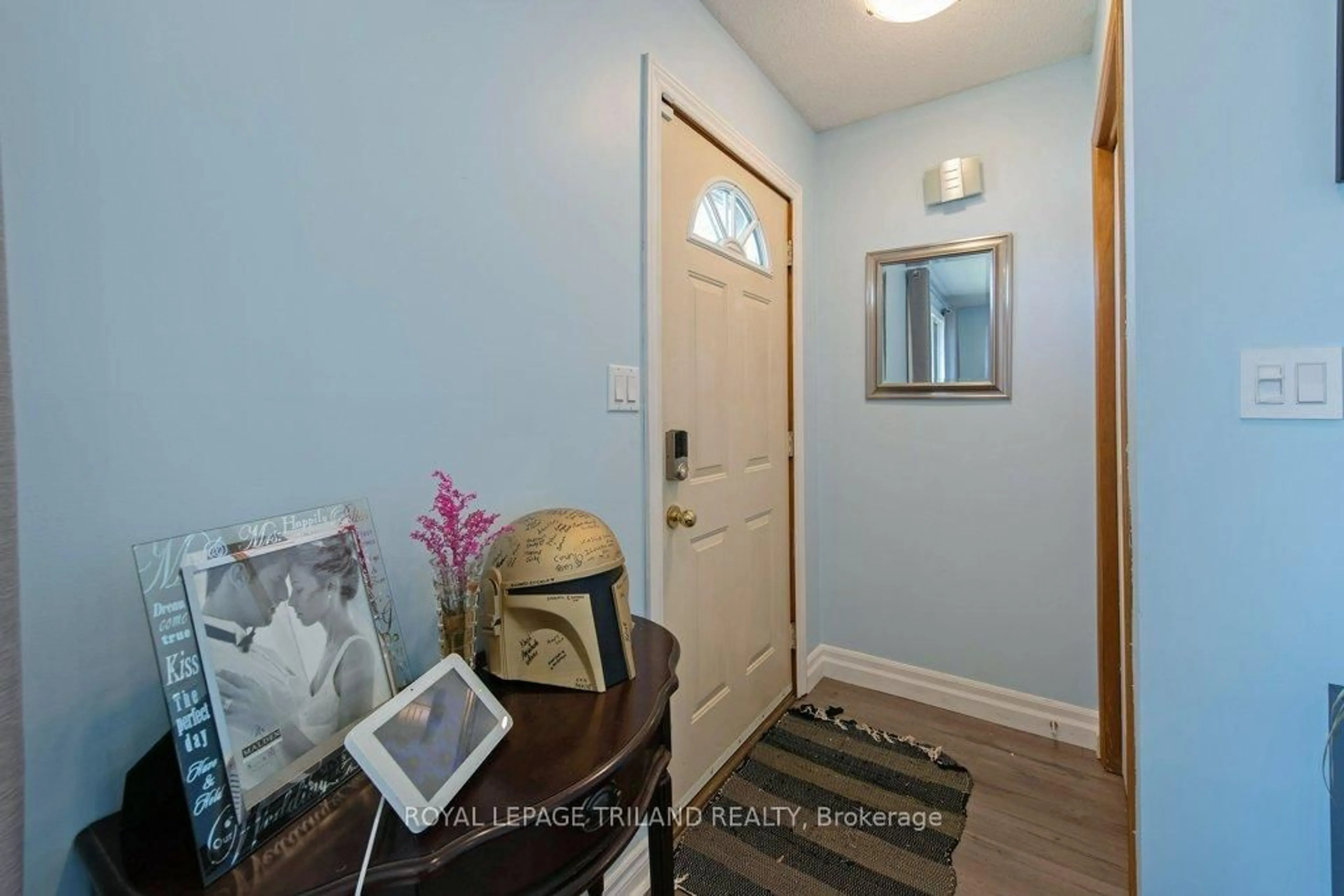 Indoor entryway for 7 GOLDING Pl, St. Thomas Ontario N5R 6B6
