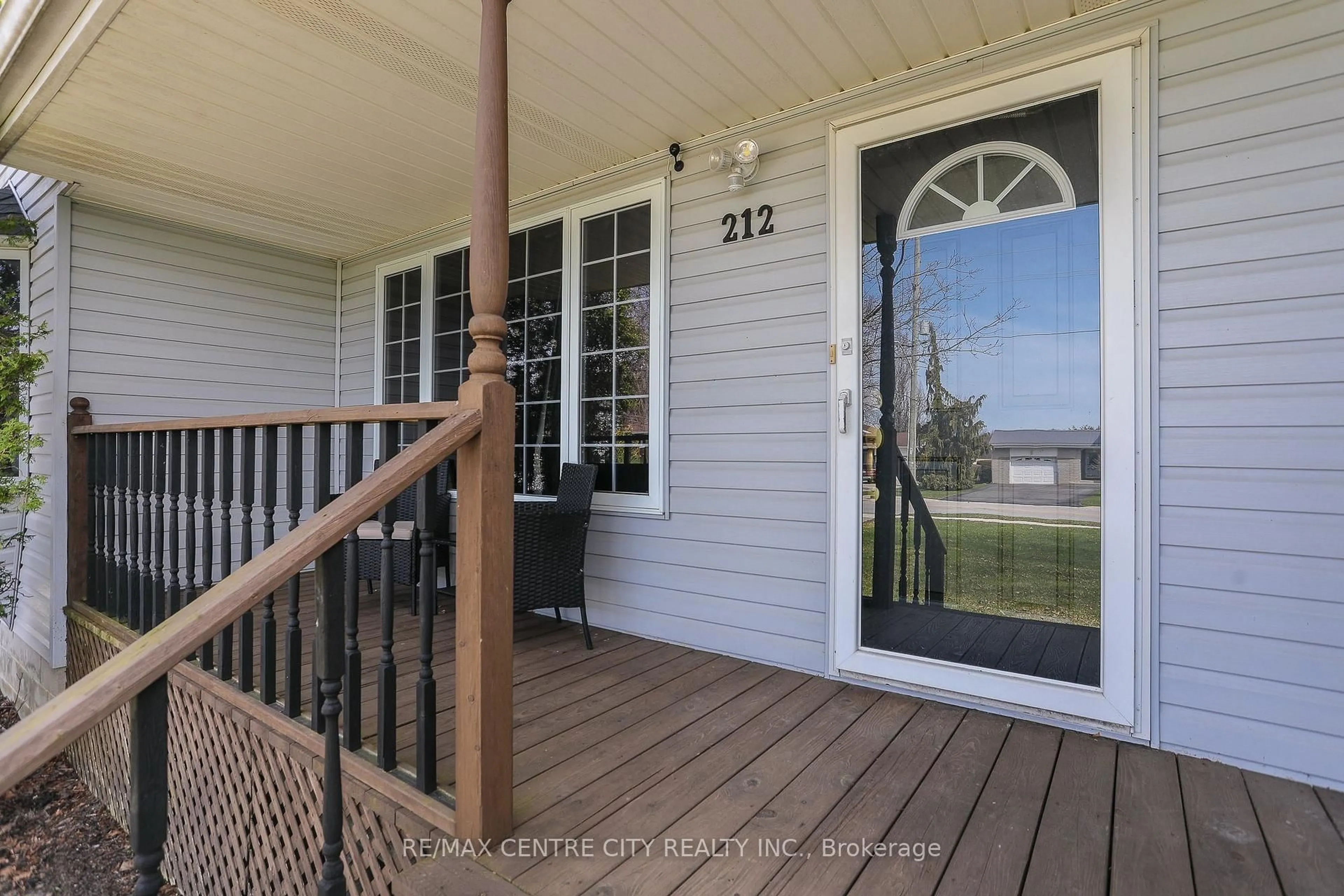 Unknown for 212 QUEEN St, West Elgin Ontario N0L 2C0