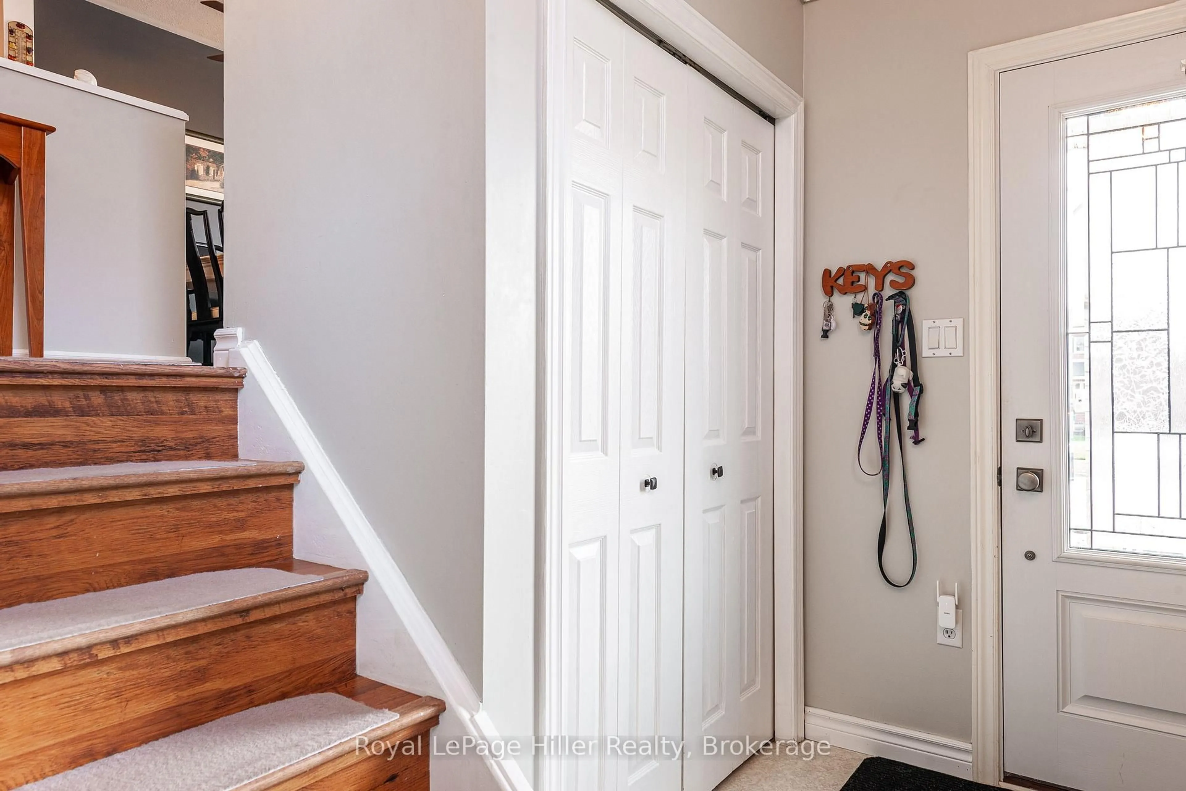 Indoor entryway for 18 Gemmell Crt, Stratford Ontario N5A 7W9