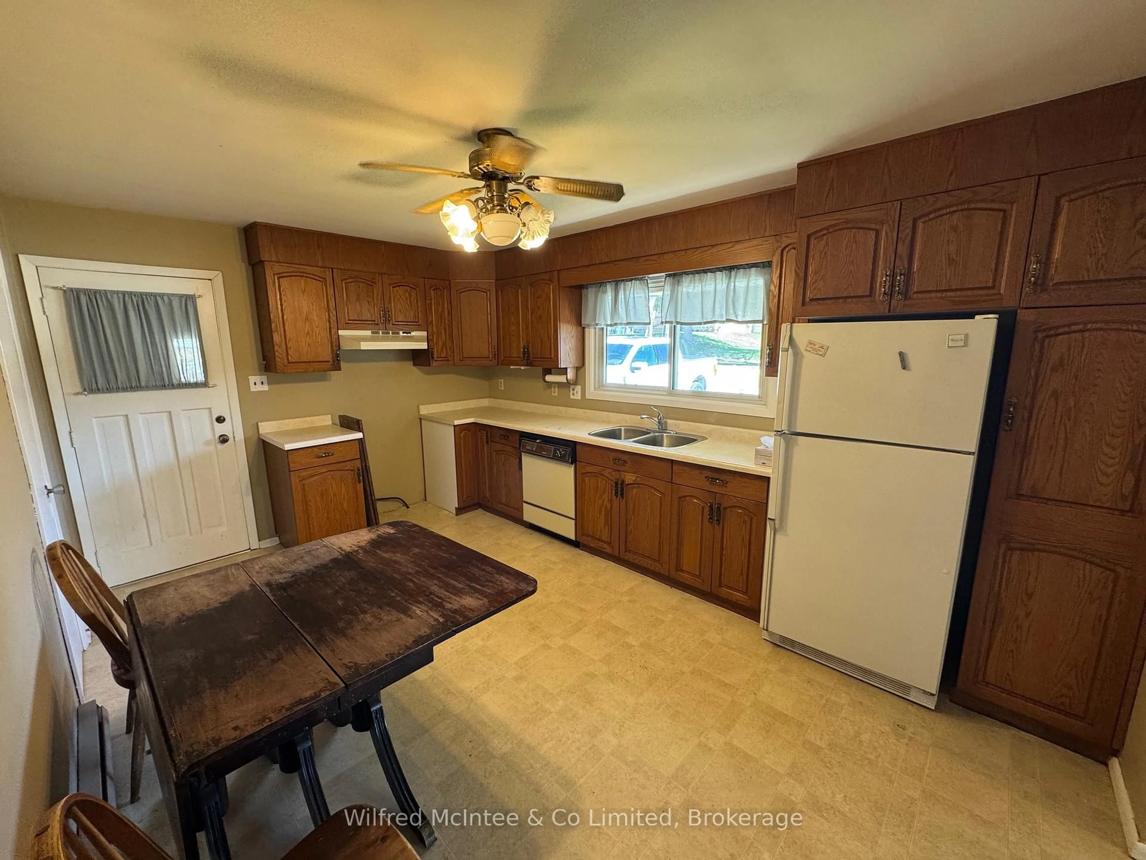 Standard kitchen, ceramic/tile floor for 19 Absalom St, South Bruce Ontario N0G 2J0