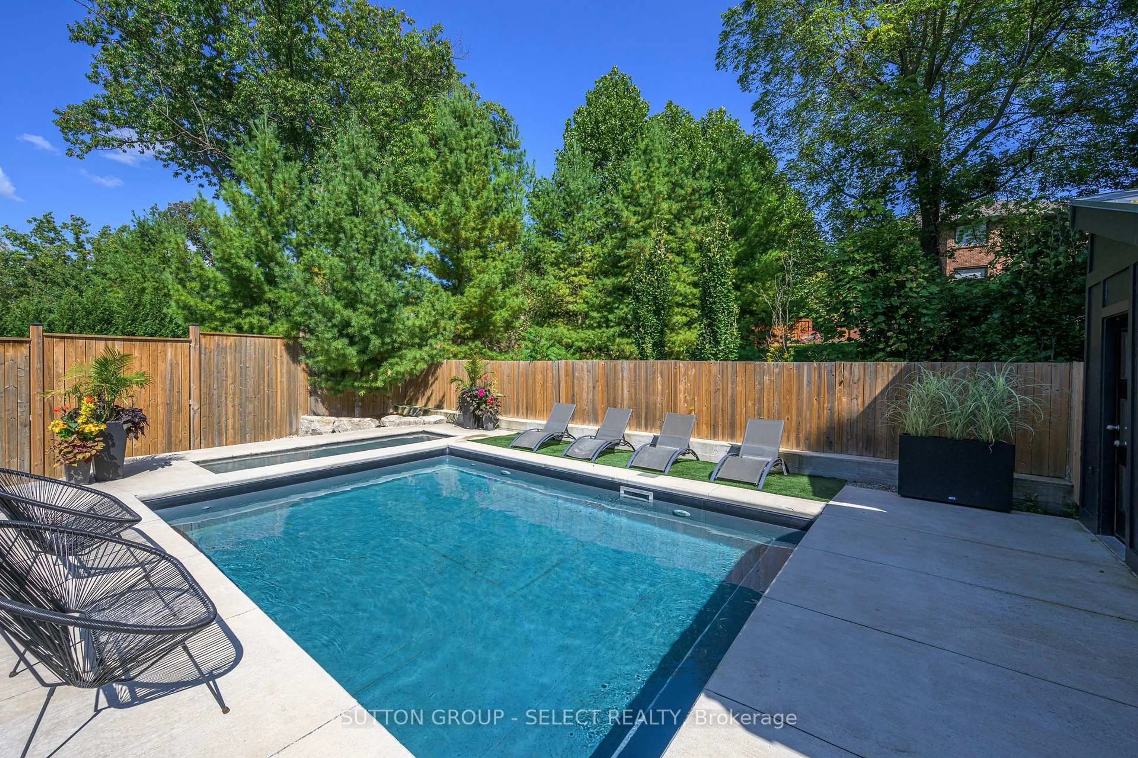 Pool for 567 Rosecliffe Terr #2, London Ontario N6K 0E2