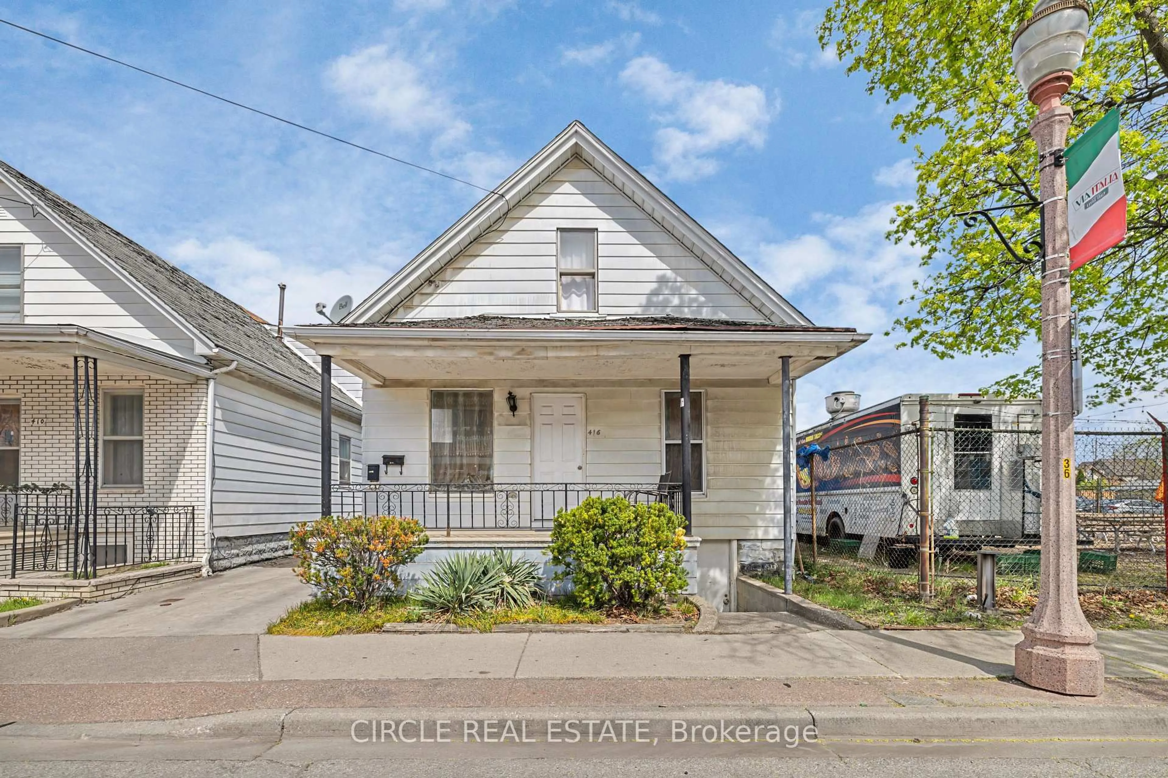 Unknown for 416 Erie St, Windsor Ontario N9A 3X4