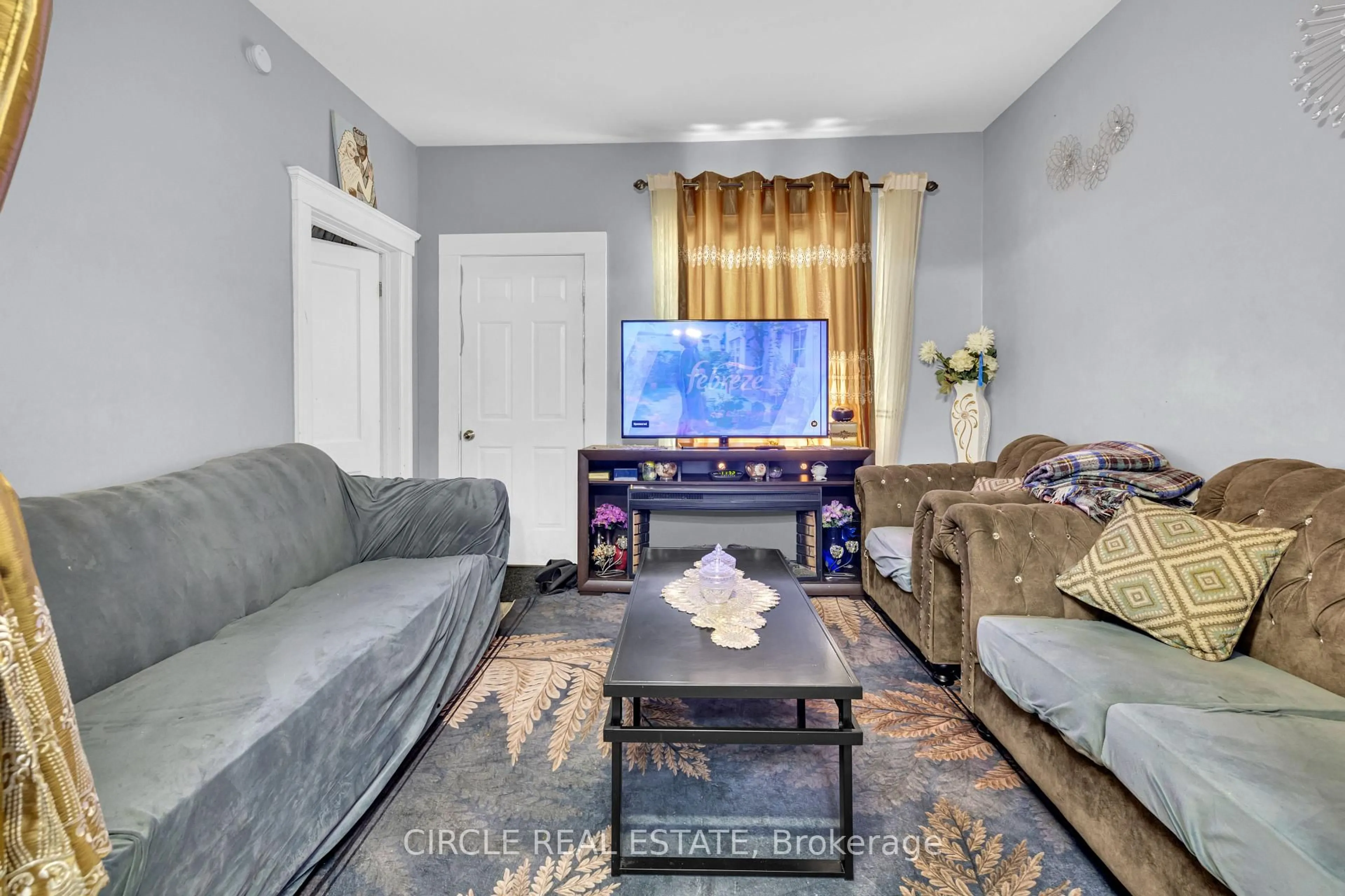 Living room with furniture, unknown for 416 Erie St, Windsor Ontario N9A 3X4