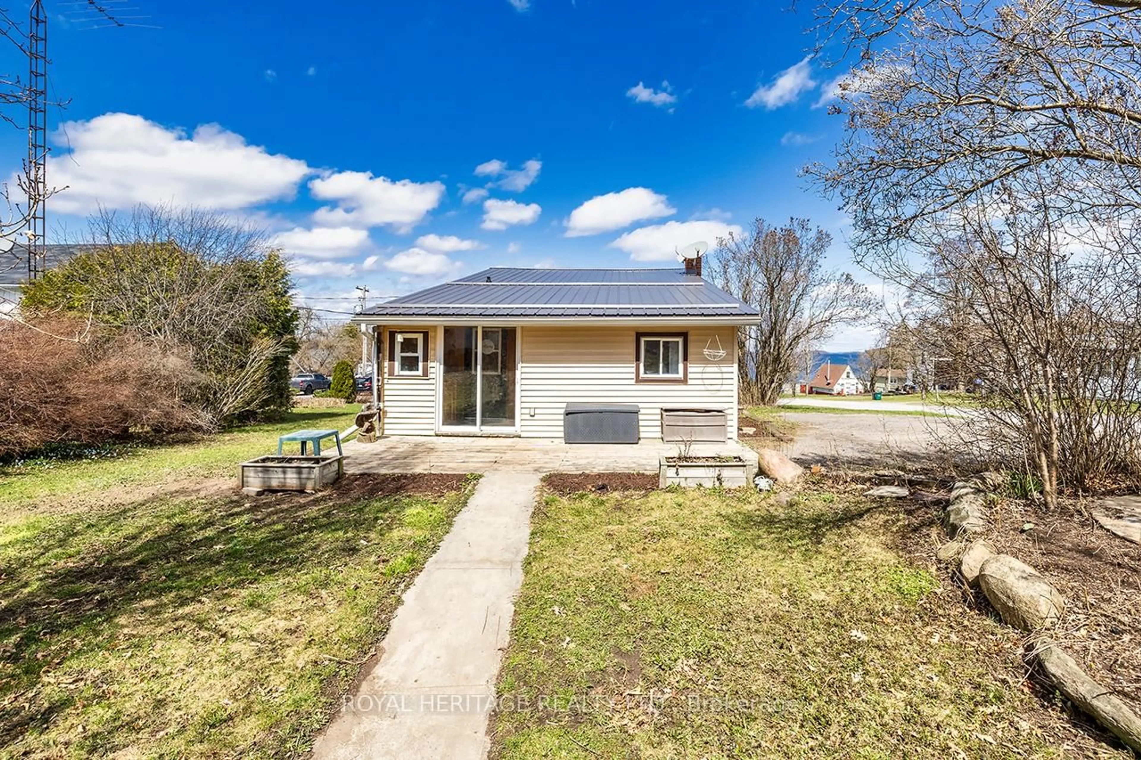 A pic from outside/outdoor area/front of a property/back of a property/a pic from drone, street for 5052 Boulton St, Hamilton Township Ontario K0L 1E0