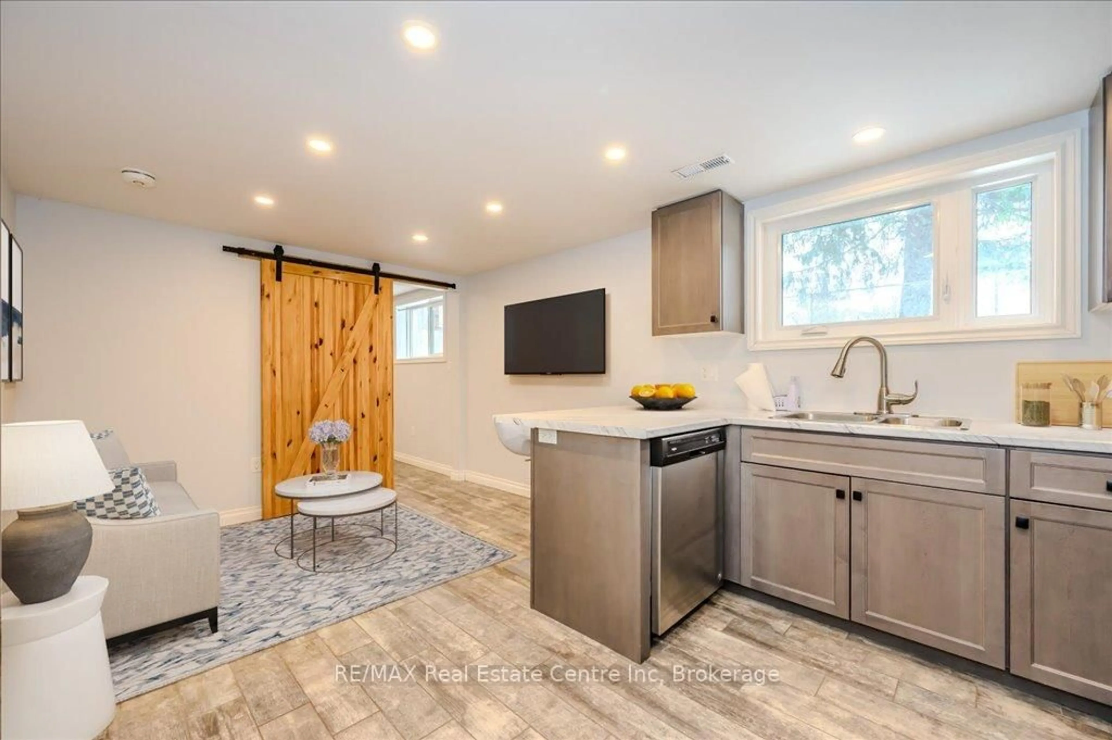Open concept kitchen, ceramic/tile floor for 23 Julia Dr, Guelph Ontario N1H 5V9