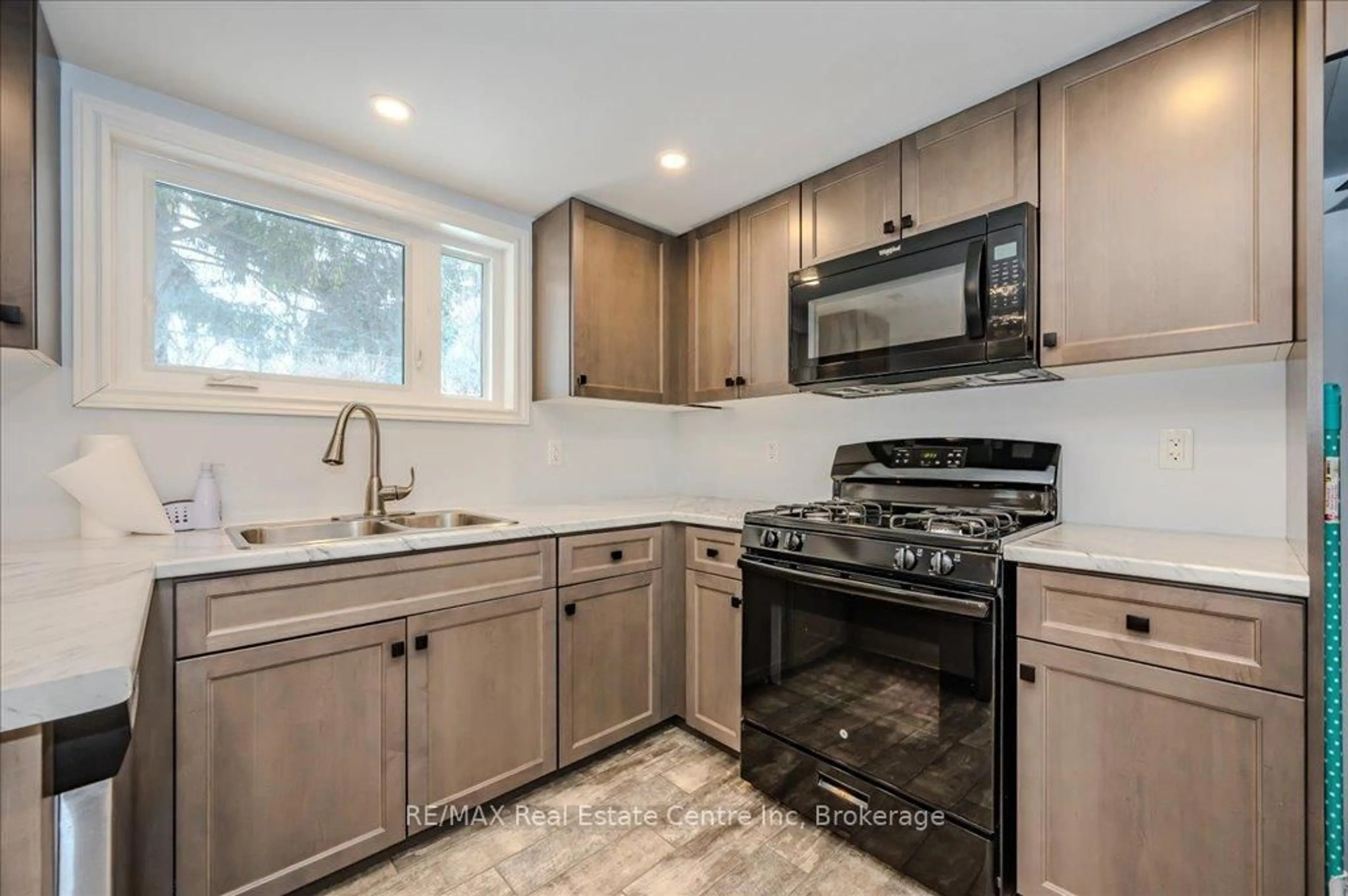 Open concept kitchen, ceramic/tile floor for 23 Julia Dr, Guelph Ontario N1H 5V9
