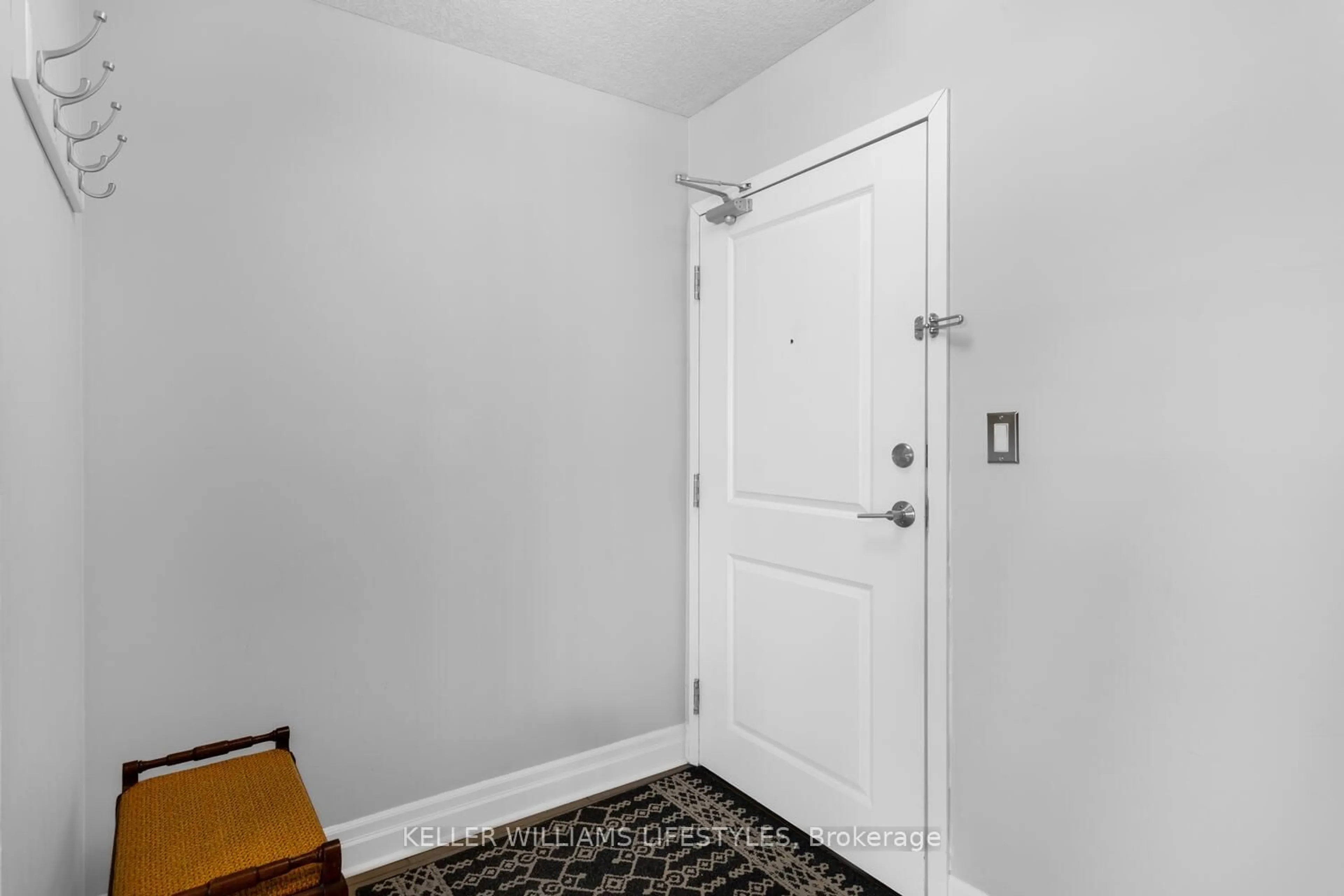 Indoor entryway for 89 Ridout St #409, London Ontario N6C 3X2