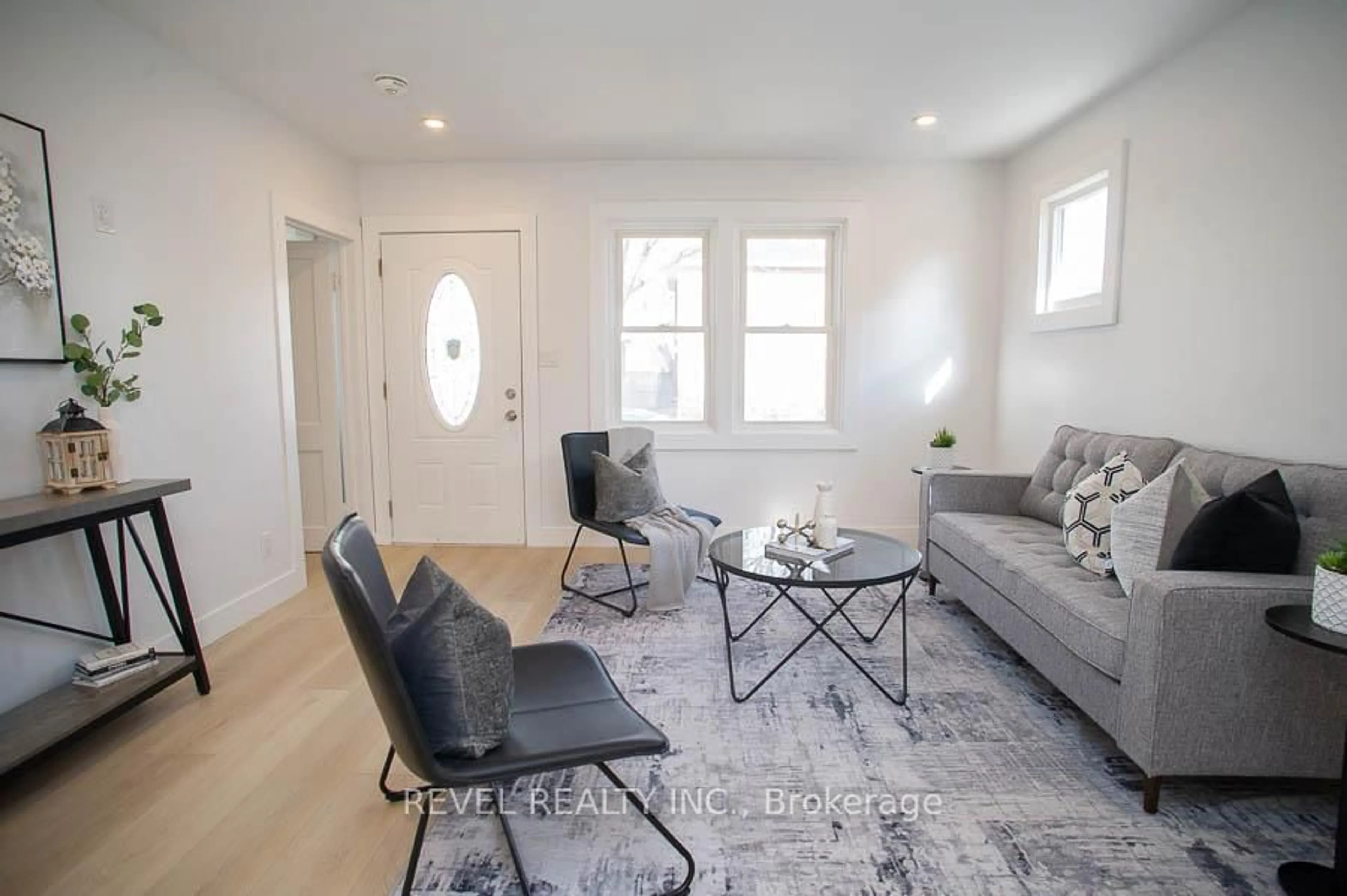 Living room with furniture, unknown for 57 Eagle Ave, Brantford Ontario N3S 1Z2