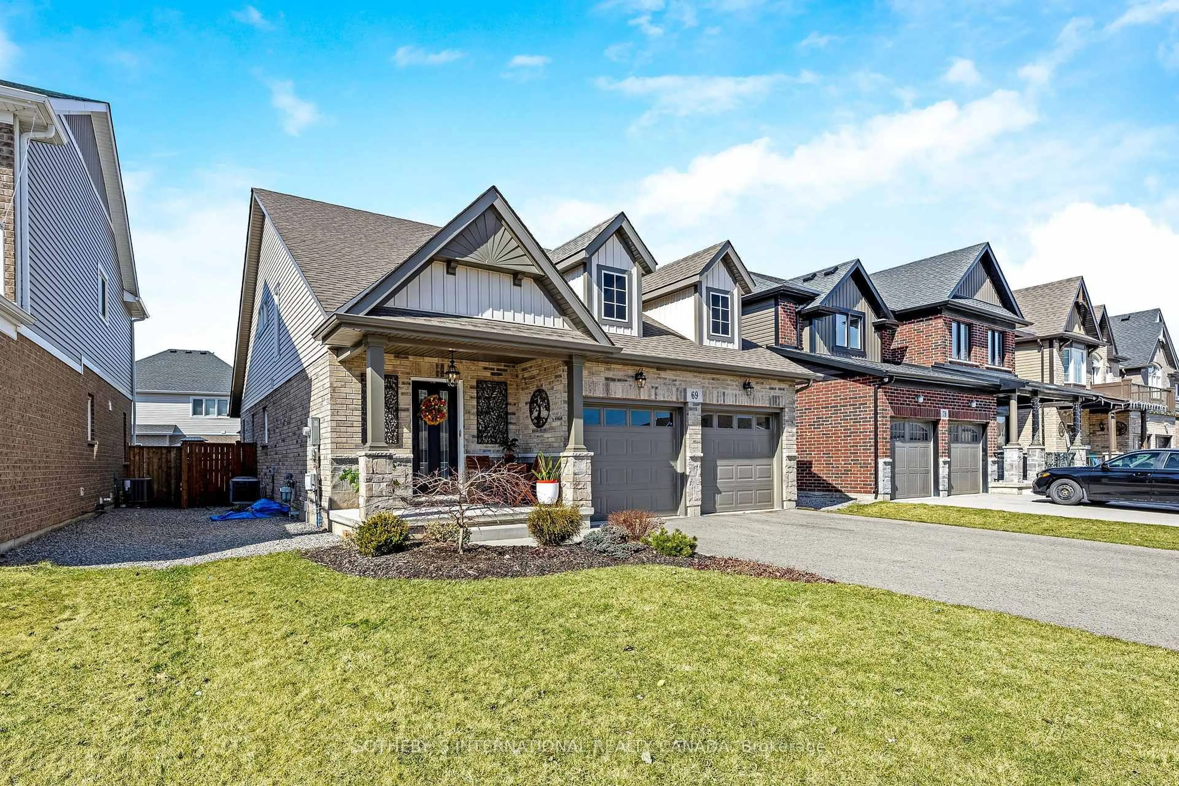 Home with brick exterior material, street for 69 Crow St, Welland Ontario L3C 0G6