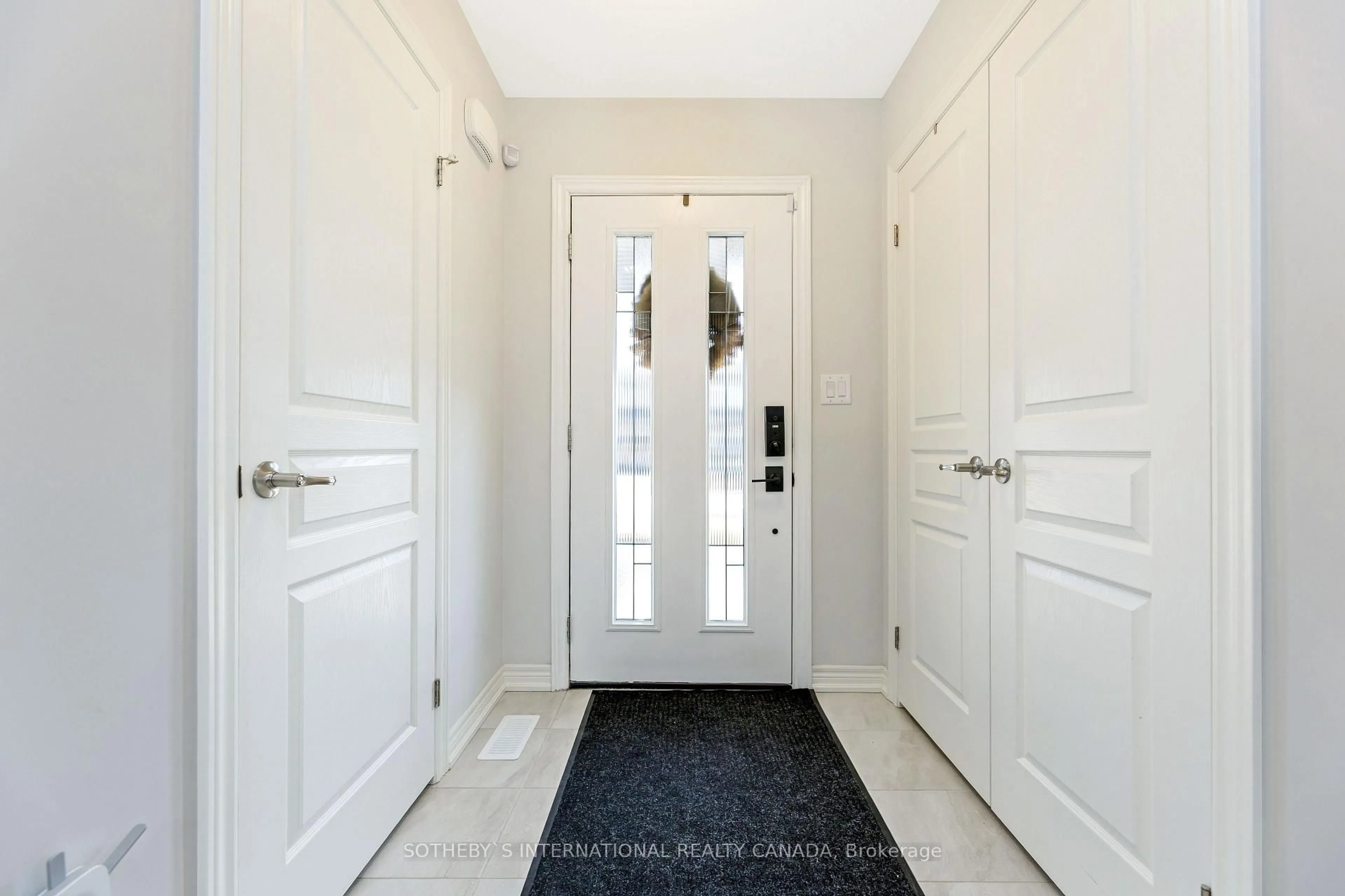 Indoor entryway for 69 Crow St, Welland Ontario L3C 0G6