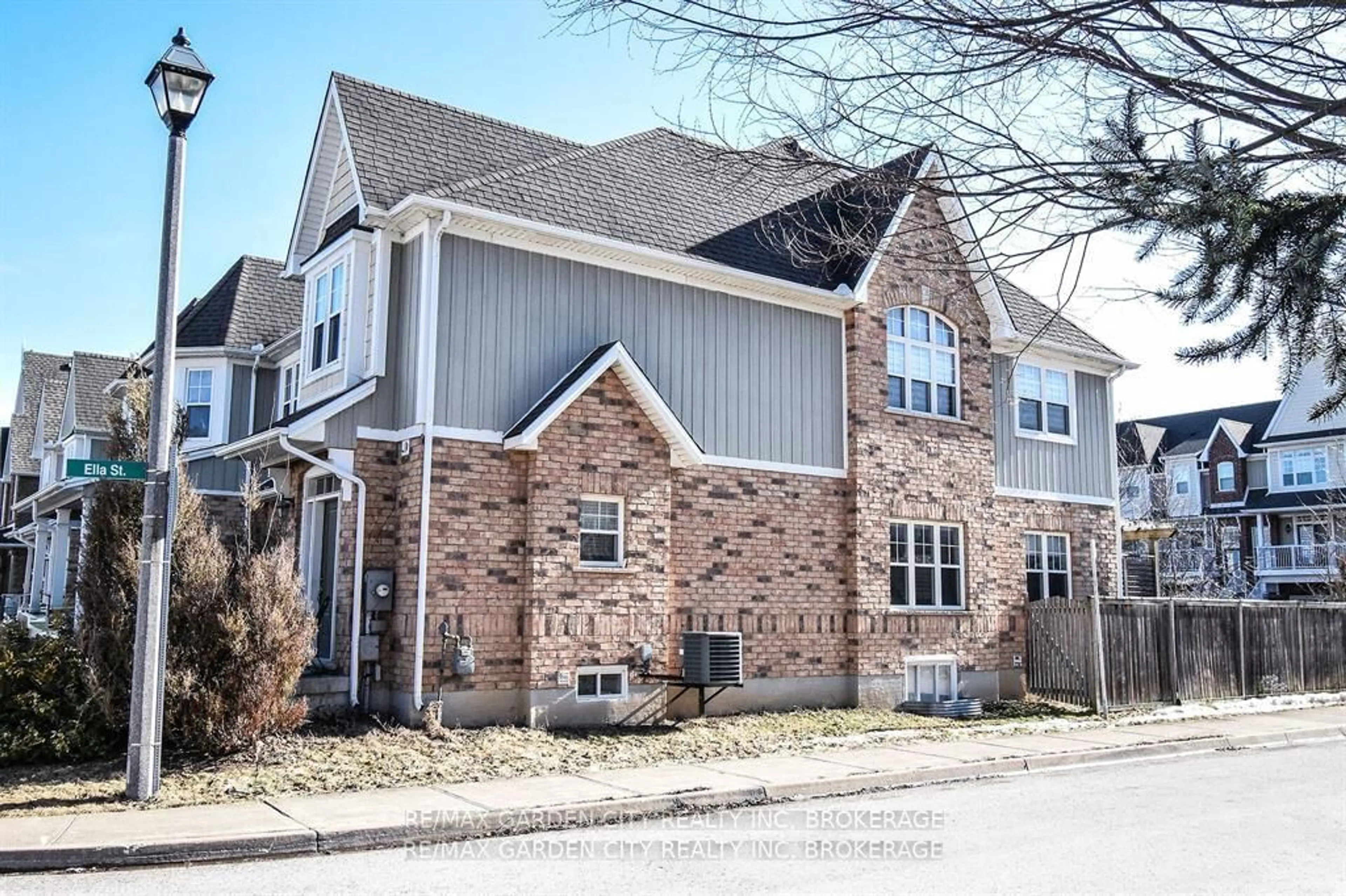 Home with brick exterior material, street for 47 Montebello Pl, St. Catharines Ontario L2R 6B5
