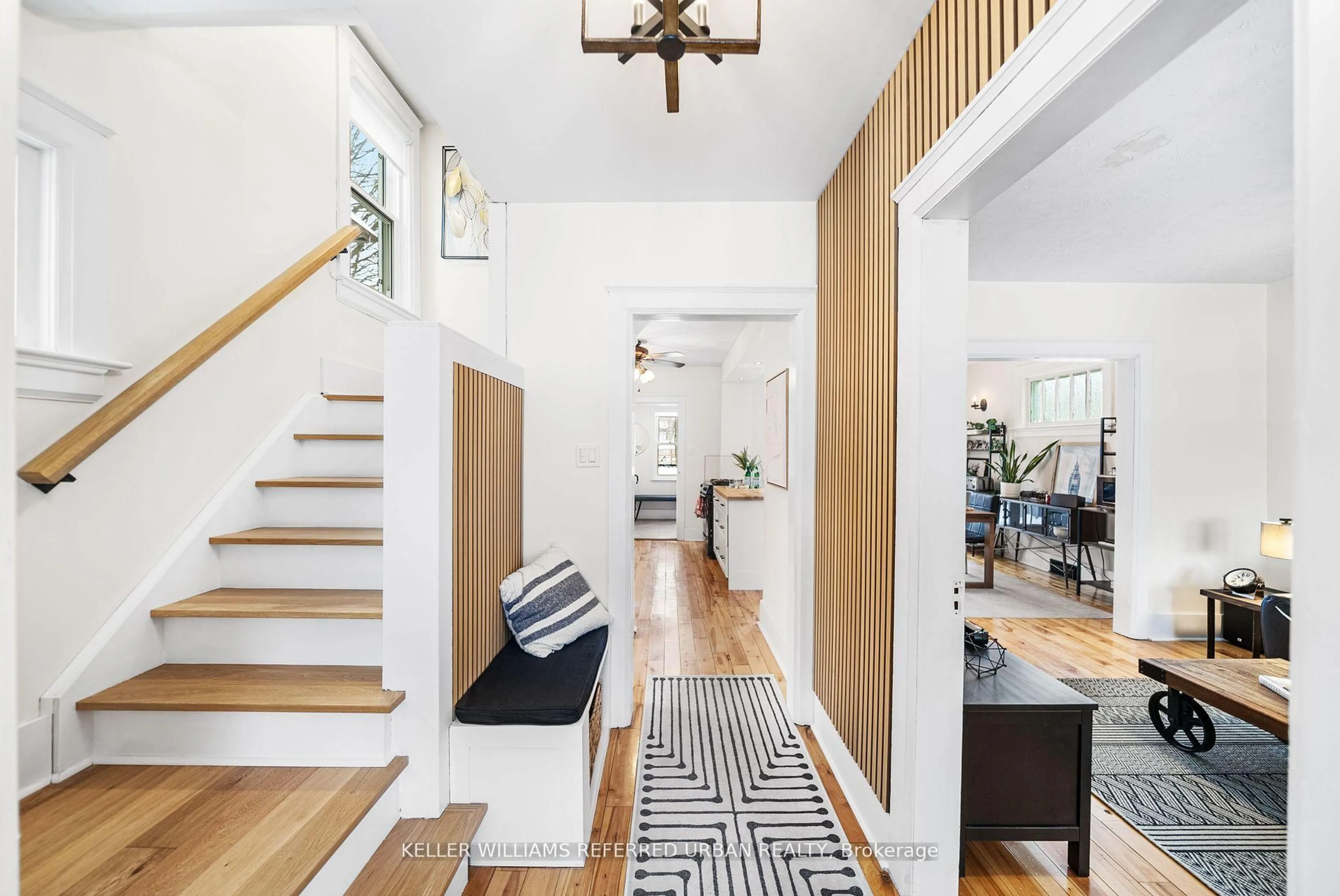 Indoor entryway for 21 Major St, Kitchener Ontario N2H 4R1