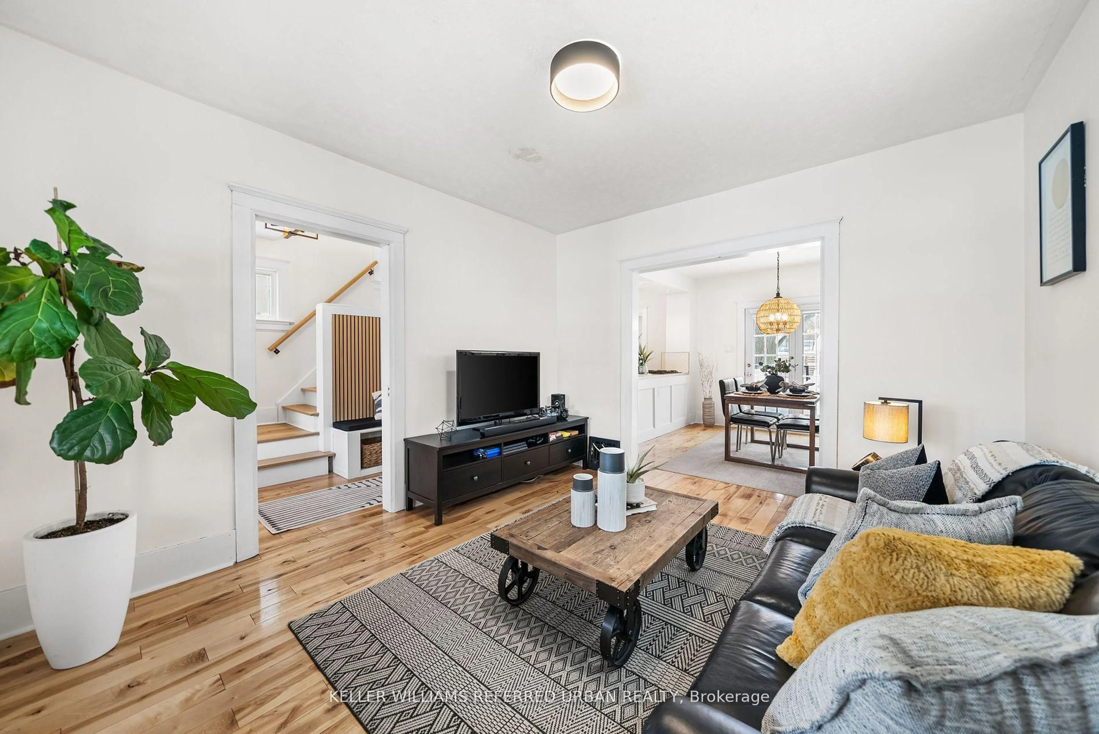 Living room with furniture, unknown for 21 Major St, Kitchener Ontario N2H 4R1