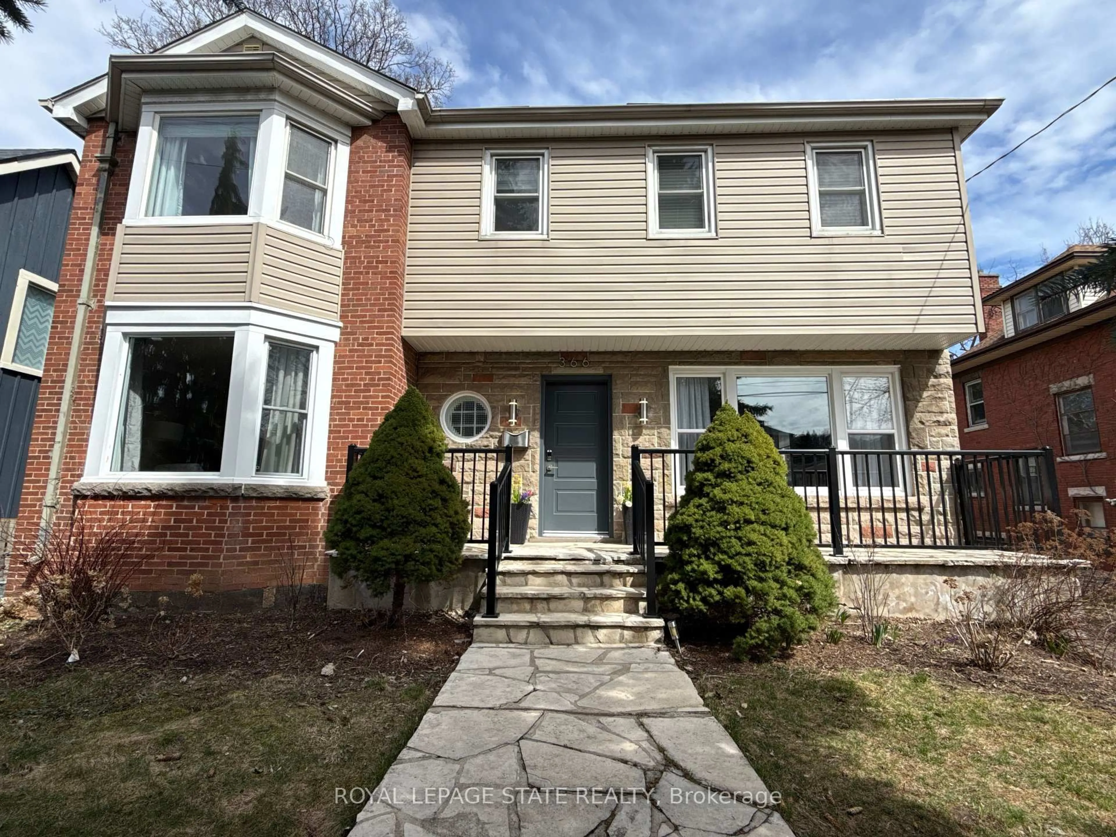 Home with vinyl exterior material, street for 366 Aberdeen Ave, Hamilton Ontario L8P 2R5