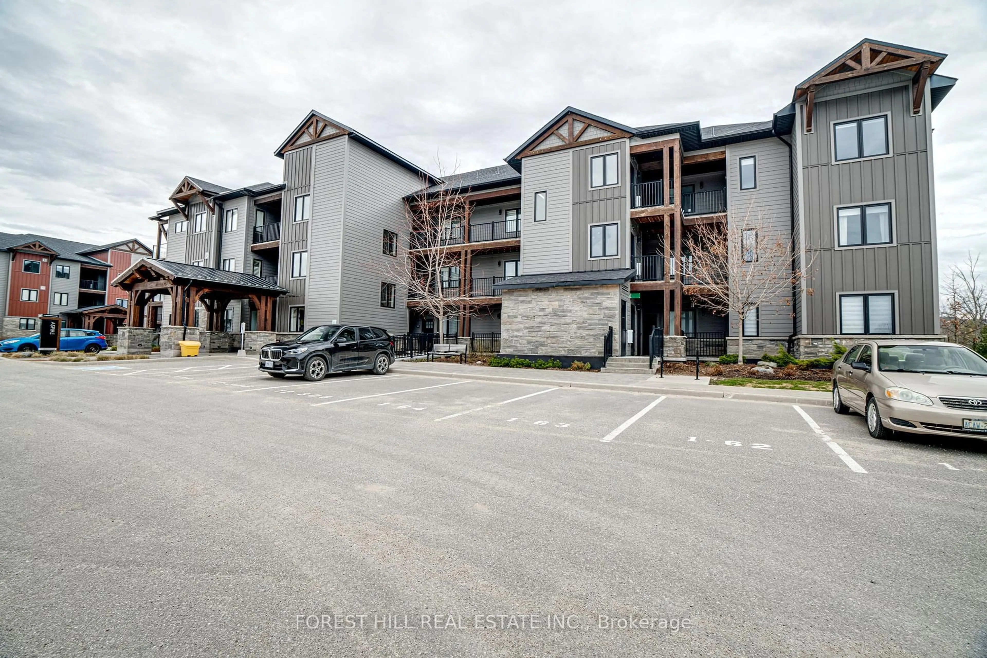 A pic from outside/outdoor area/front of a property/back of a property/a pic from drone, unknown for 12 Beckwith Lane #207, Blue Mountains Ontario L9Y 0A4