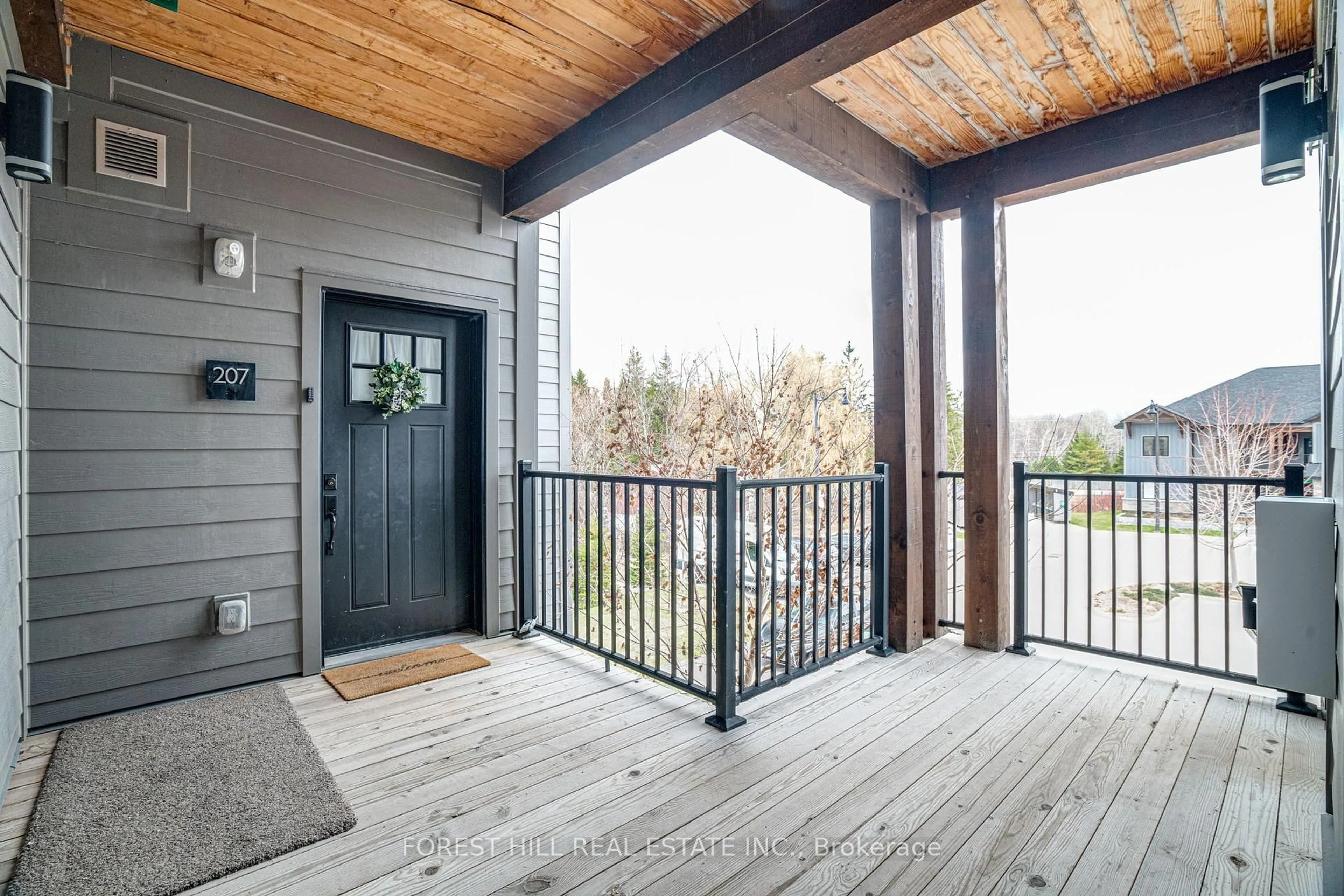 Indoor entryway for 12 Beckwith Lane #207, Blue Mountains Ontario L9Y 0A4