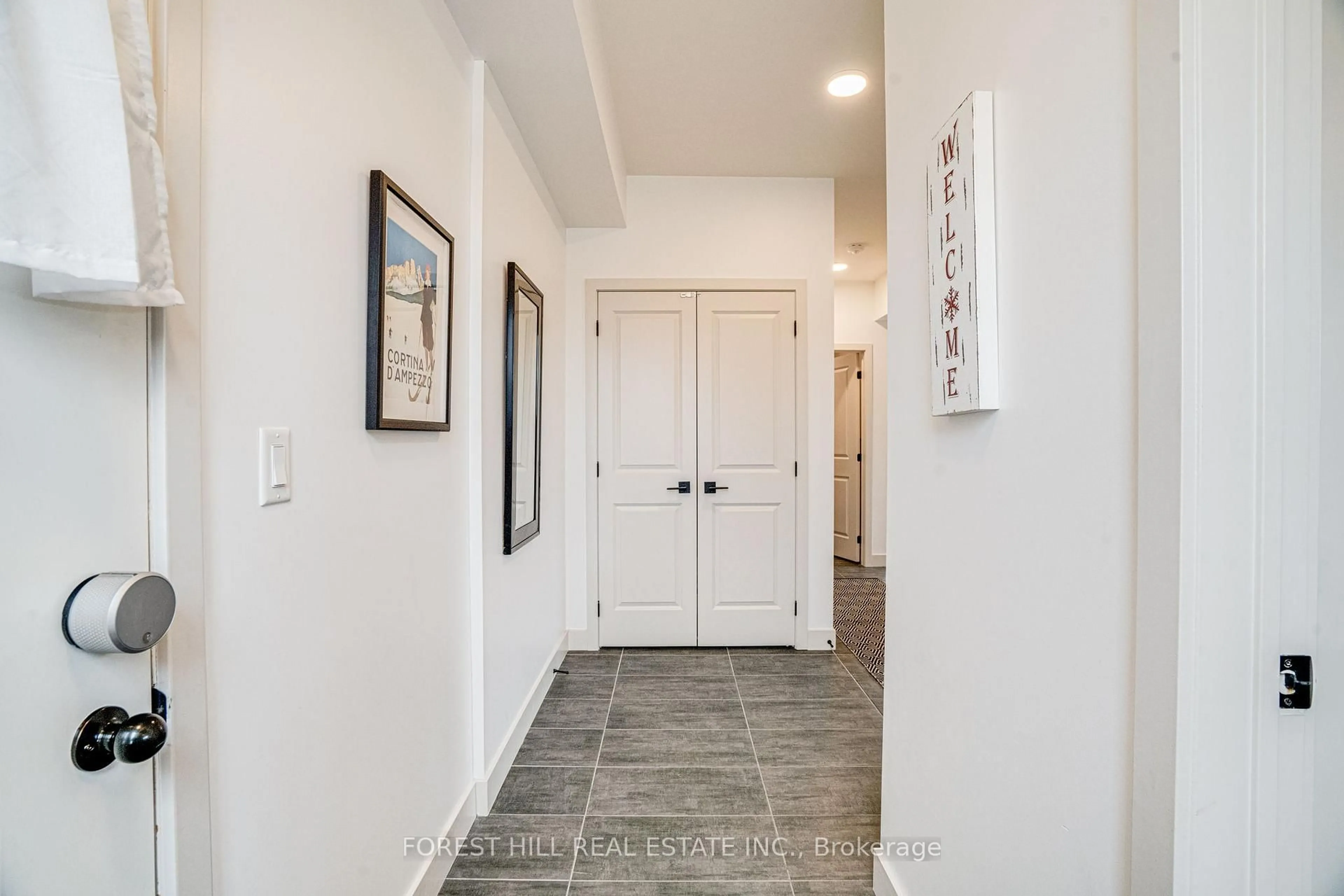 Indoor entryway for 12 Beckwith Lane #207, Blue Mountains Ontario L9Y 0A4