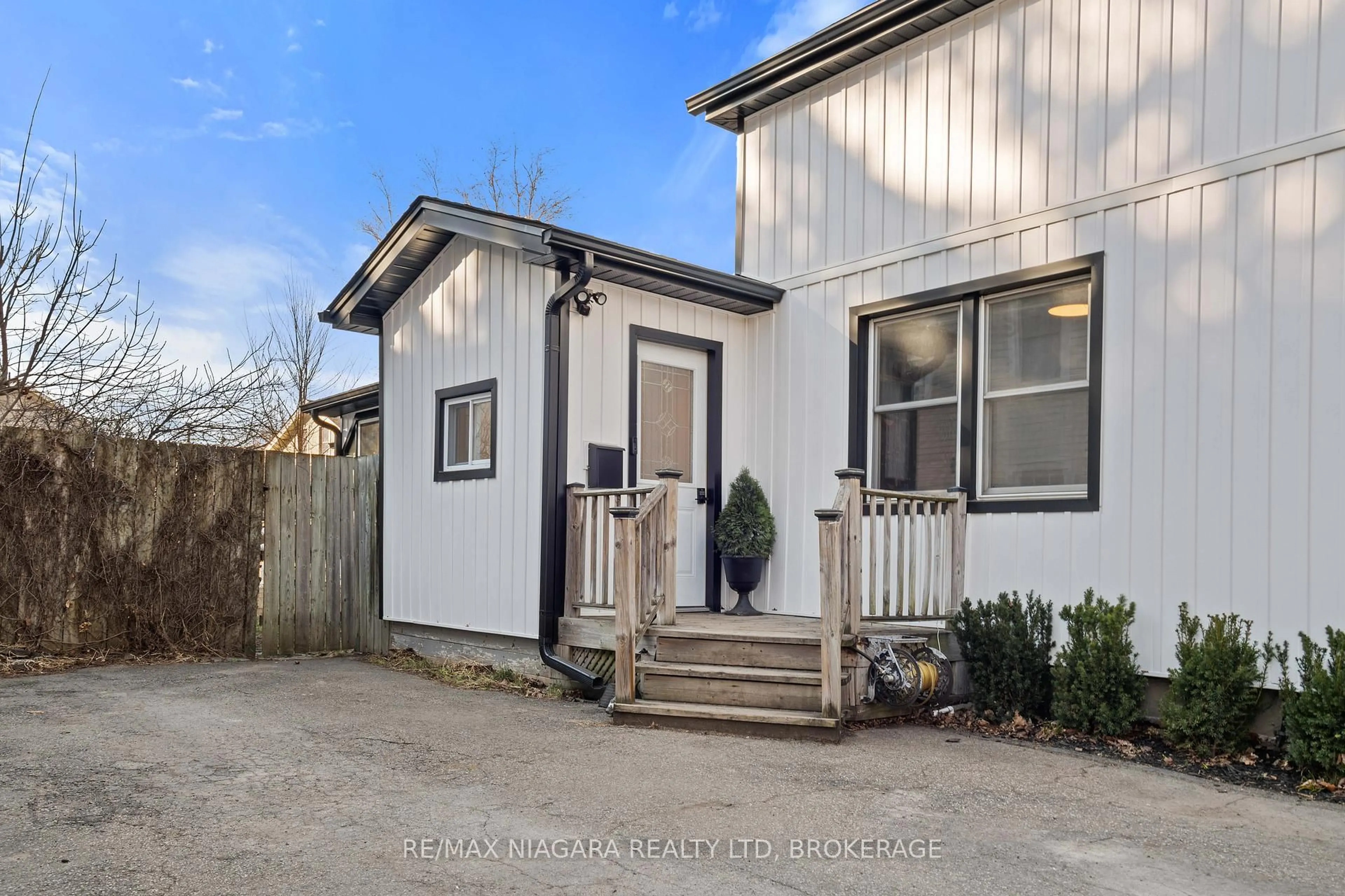 Unknown for 14 SALINA St, St. Catharines Ontario L2R 3K3